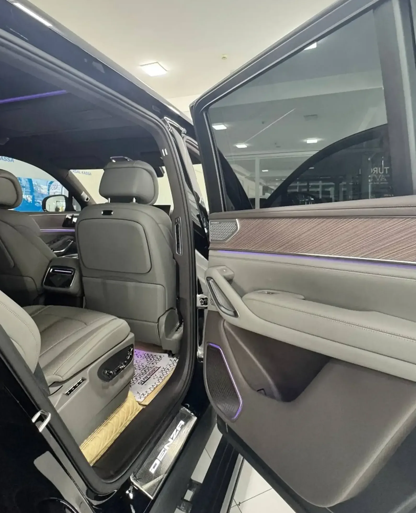 BYD Denza D9, 2025