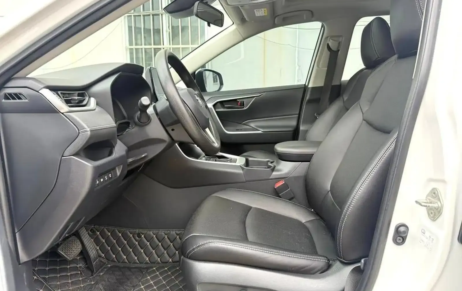 Toyota RAV 4, 2023