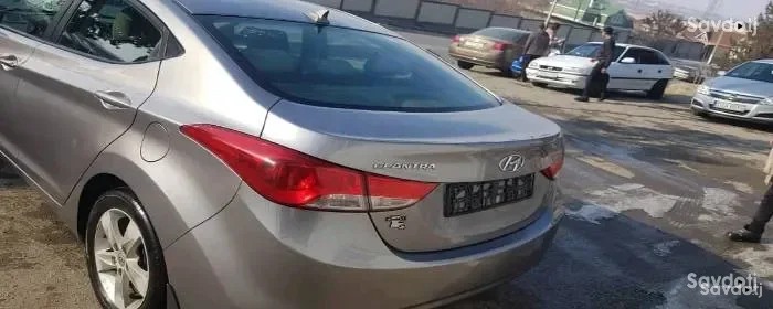 Hyundai Elantra 2012
