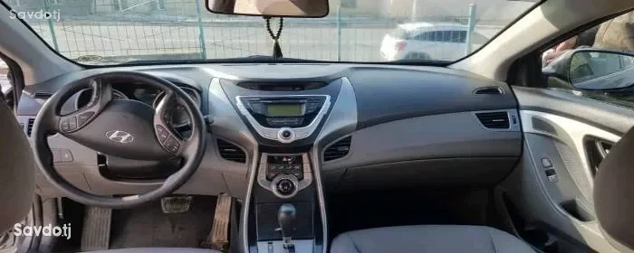 Hyundai Elantra 2012