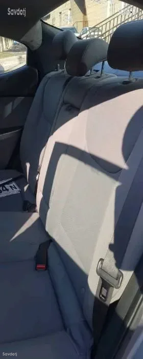 Hyundai Elantra 2012