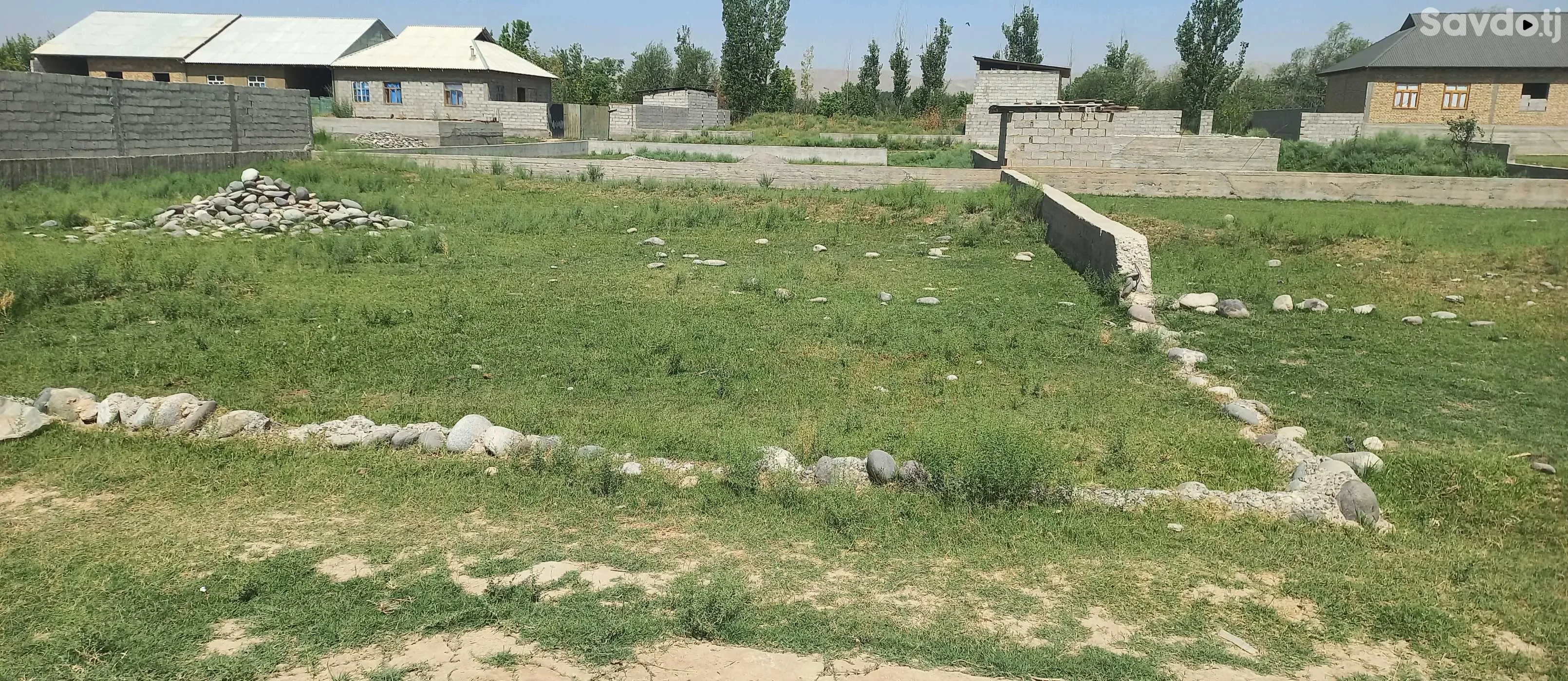 Постройка с земельным участком