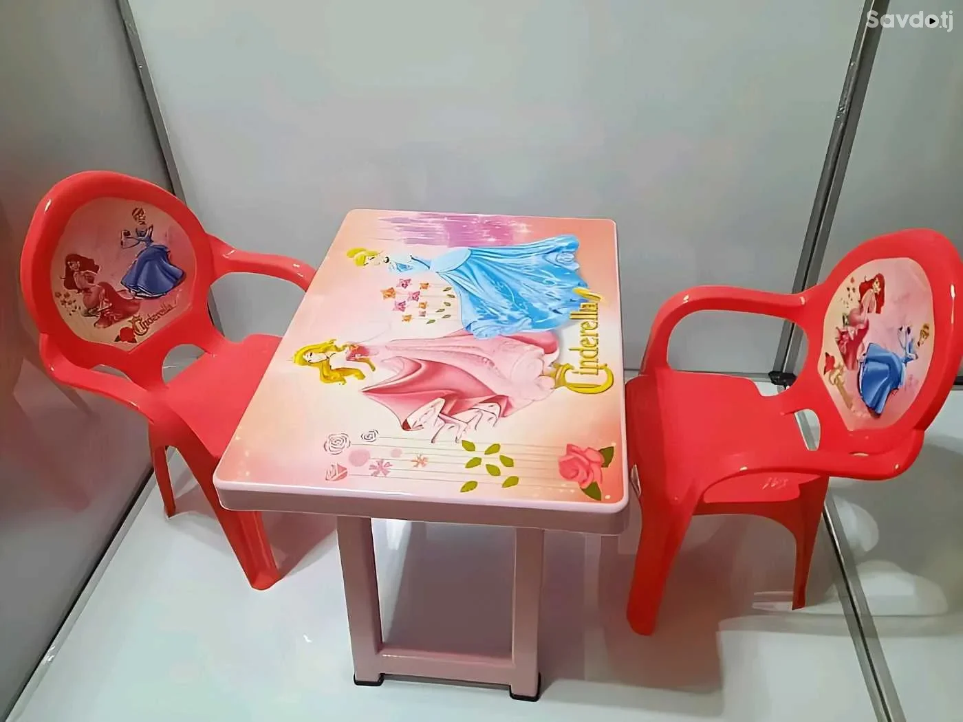 Детский столик со стульчиками