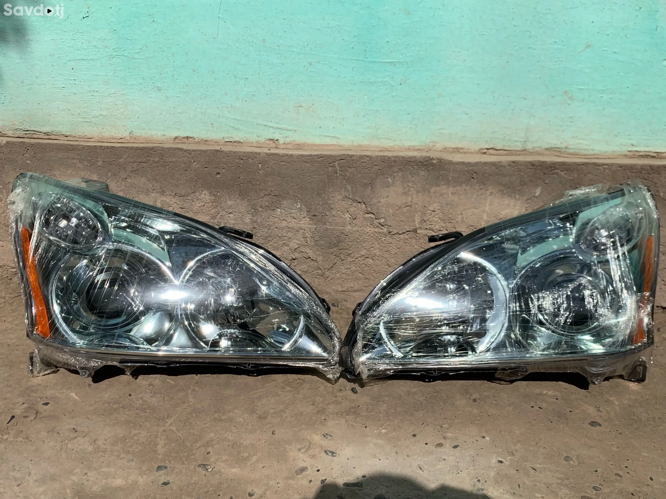 Передний фар на Lexus Rx 350