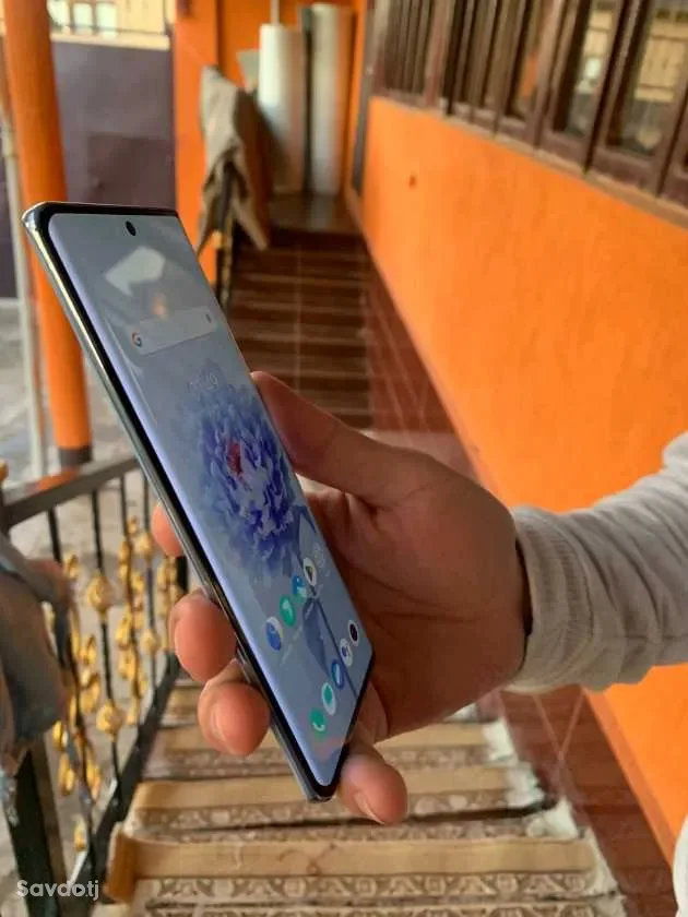 Vivo v 27,