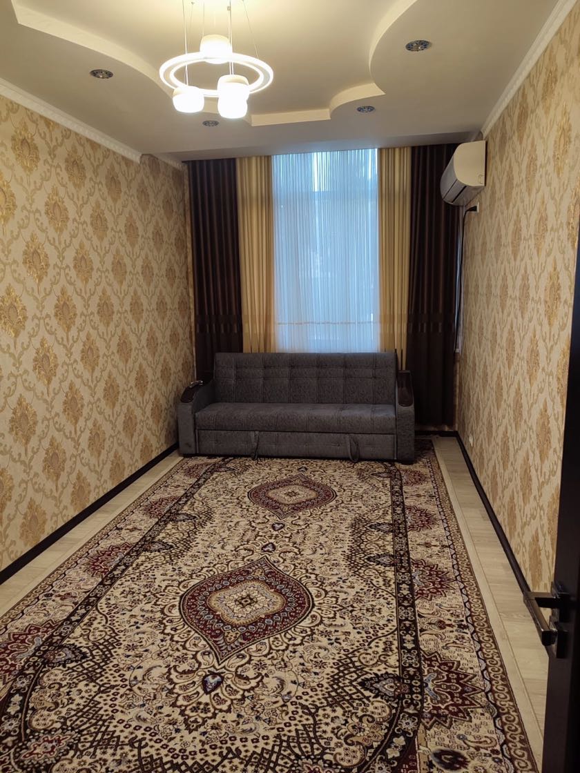 2-к квартира, 3 этаж, 73 м², центр