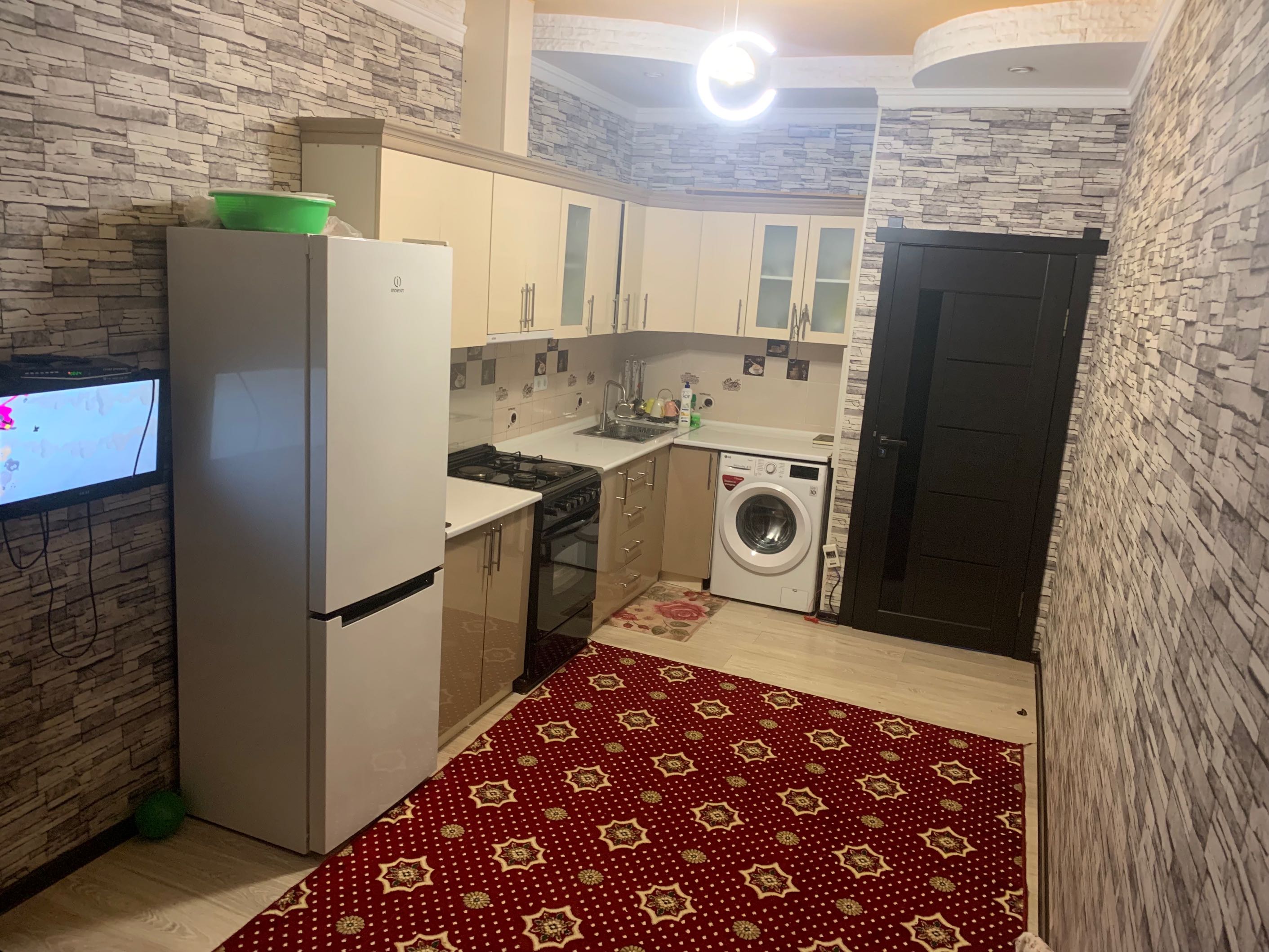 2-к квартира, 3 этаж, 73 м², центр
