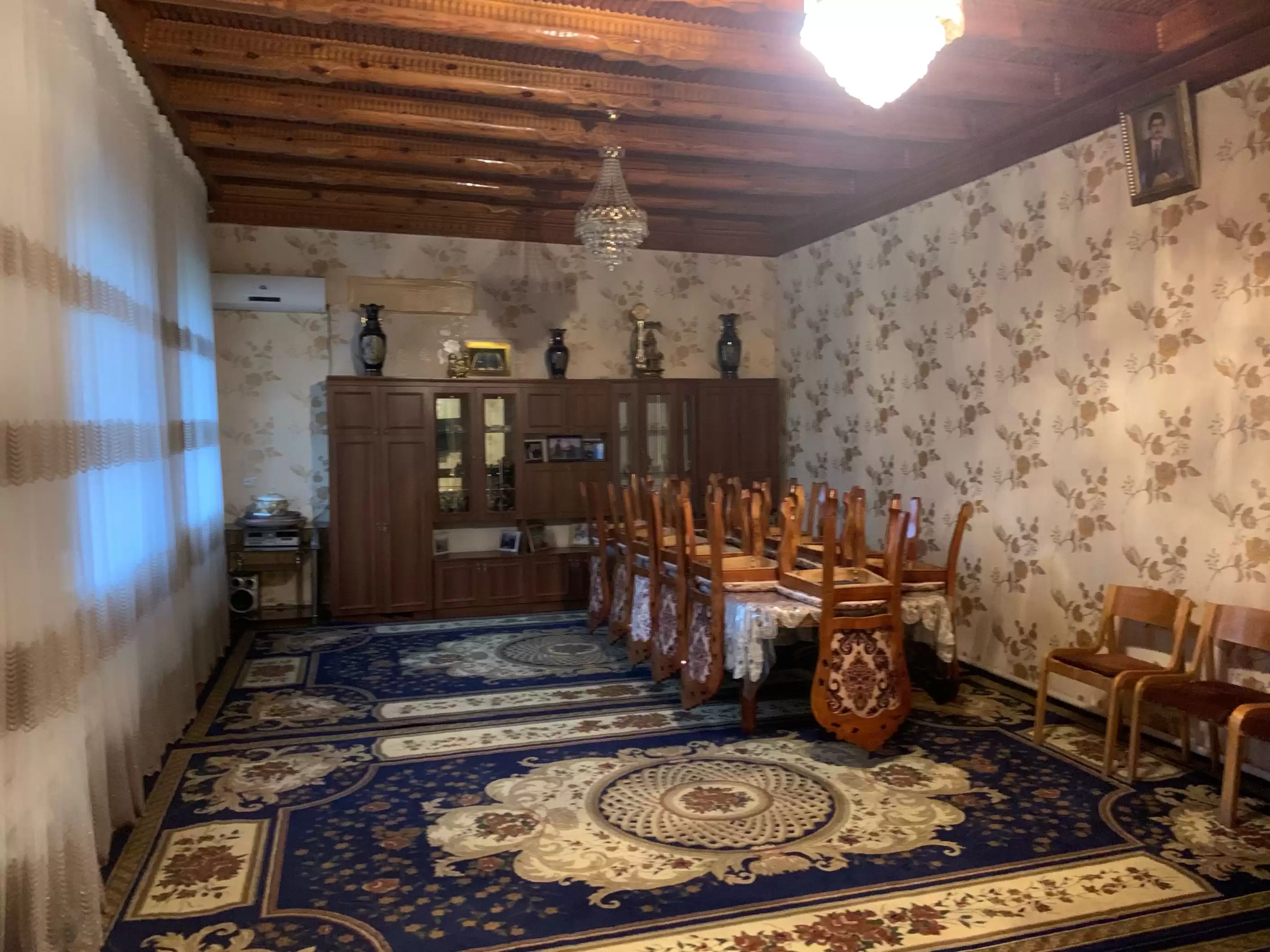 1 этажный, 10-комн. дом,  м², 85 соток, вахдат