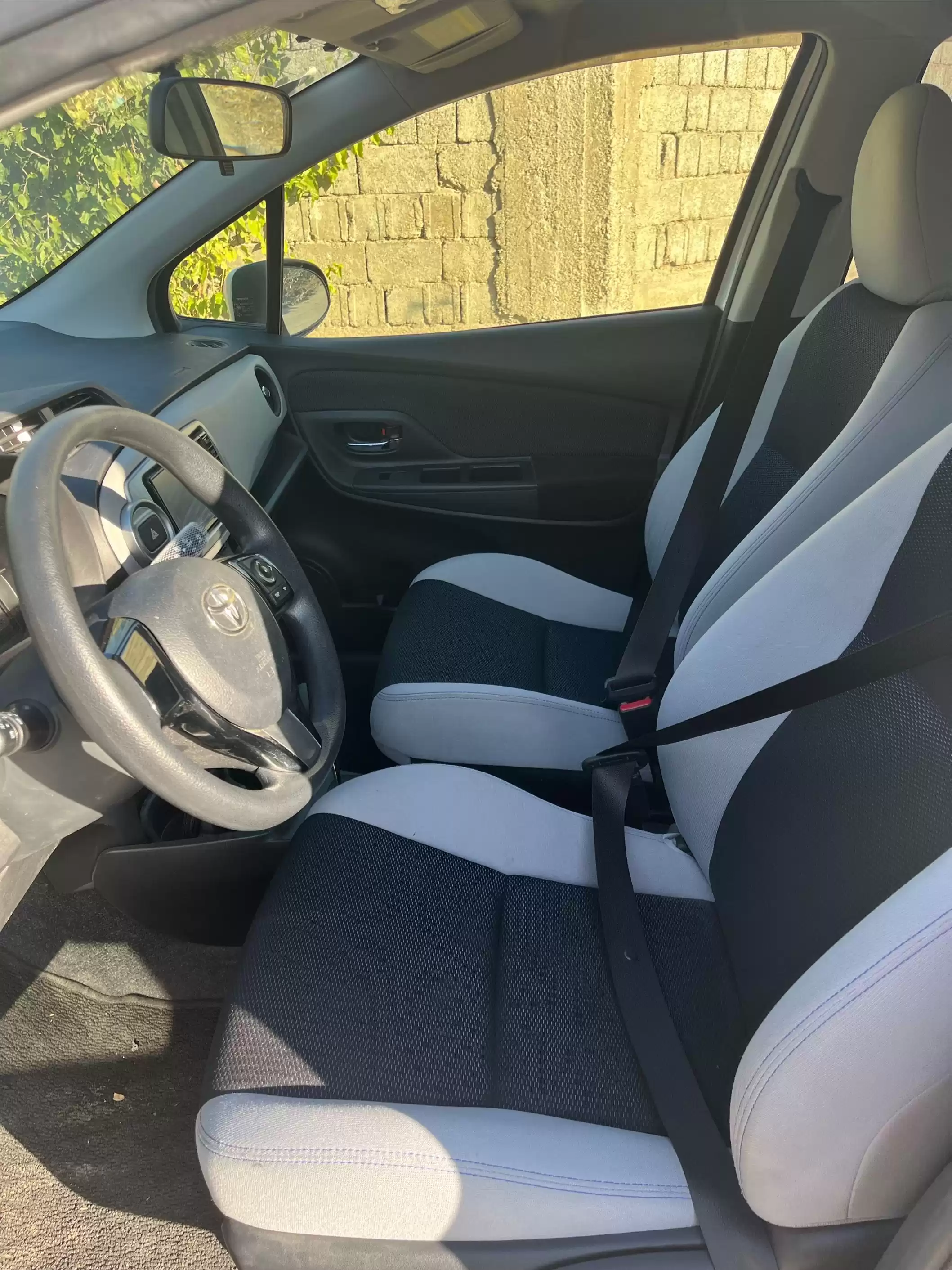 Toyota Vitz 2015