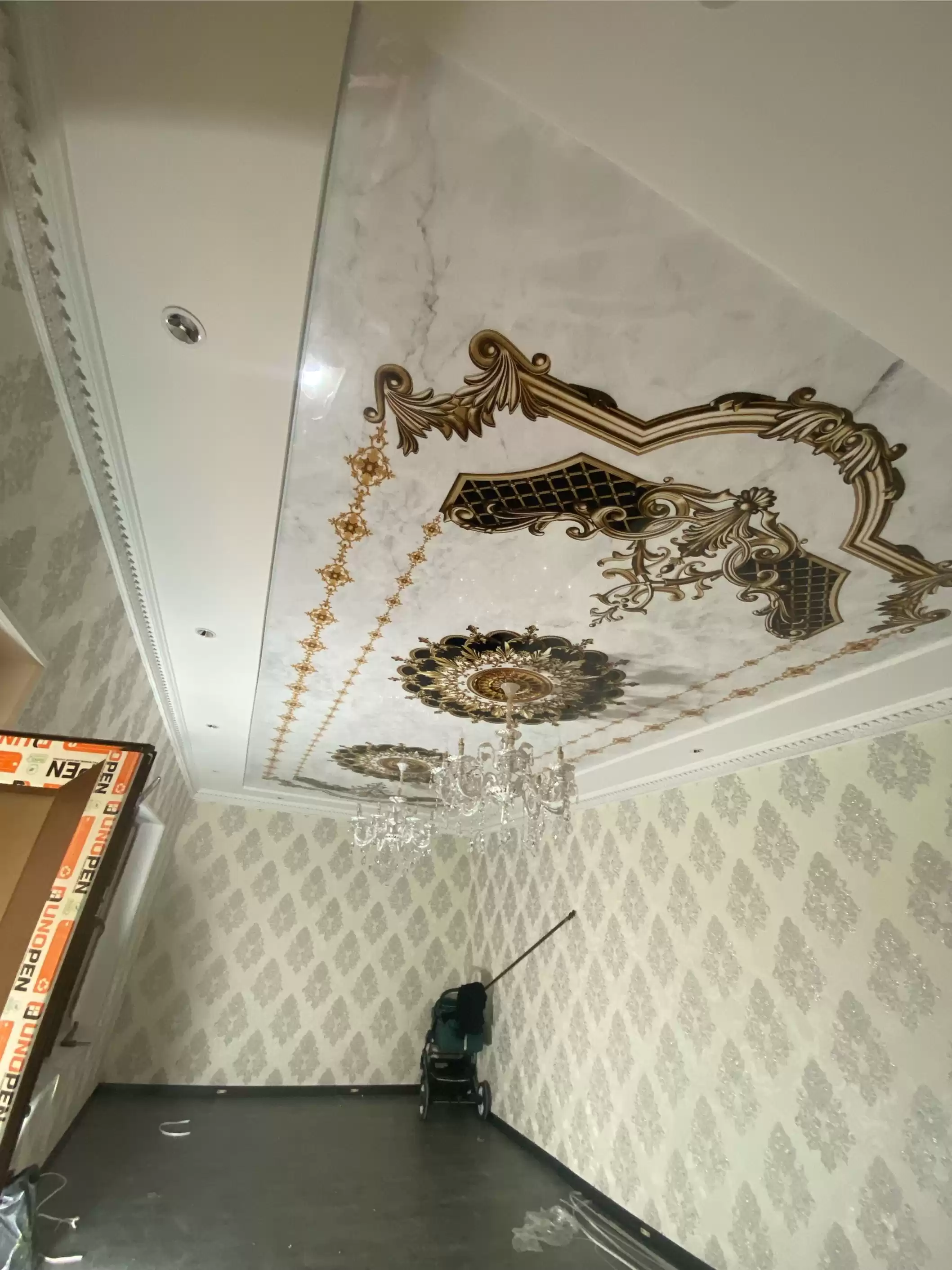фотообои и натяжные потолки