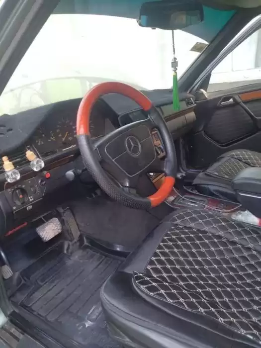 Mercedes-benz E class 1993