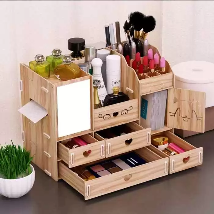 Шикафчик для косметички