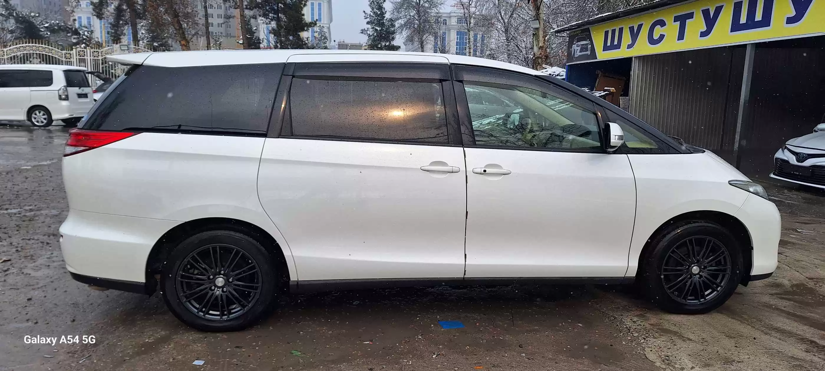 Toyota Estima 2015