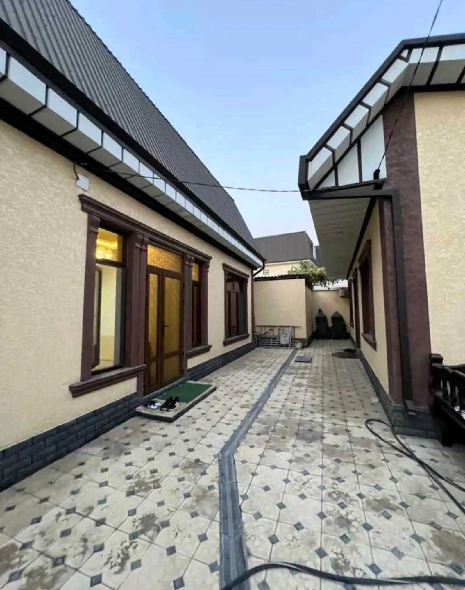 1 этажный, 10-комн. дом, 280 м², 3 соток, Сино