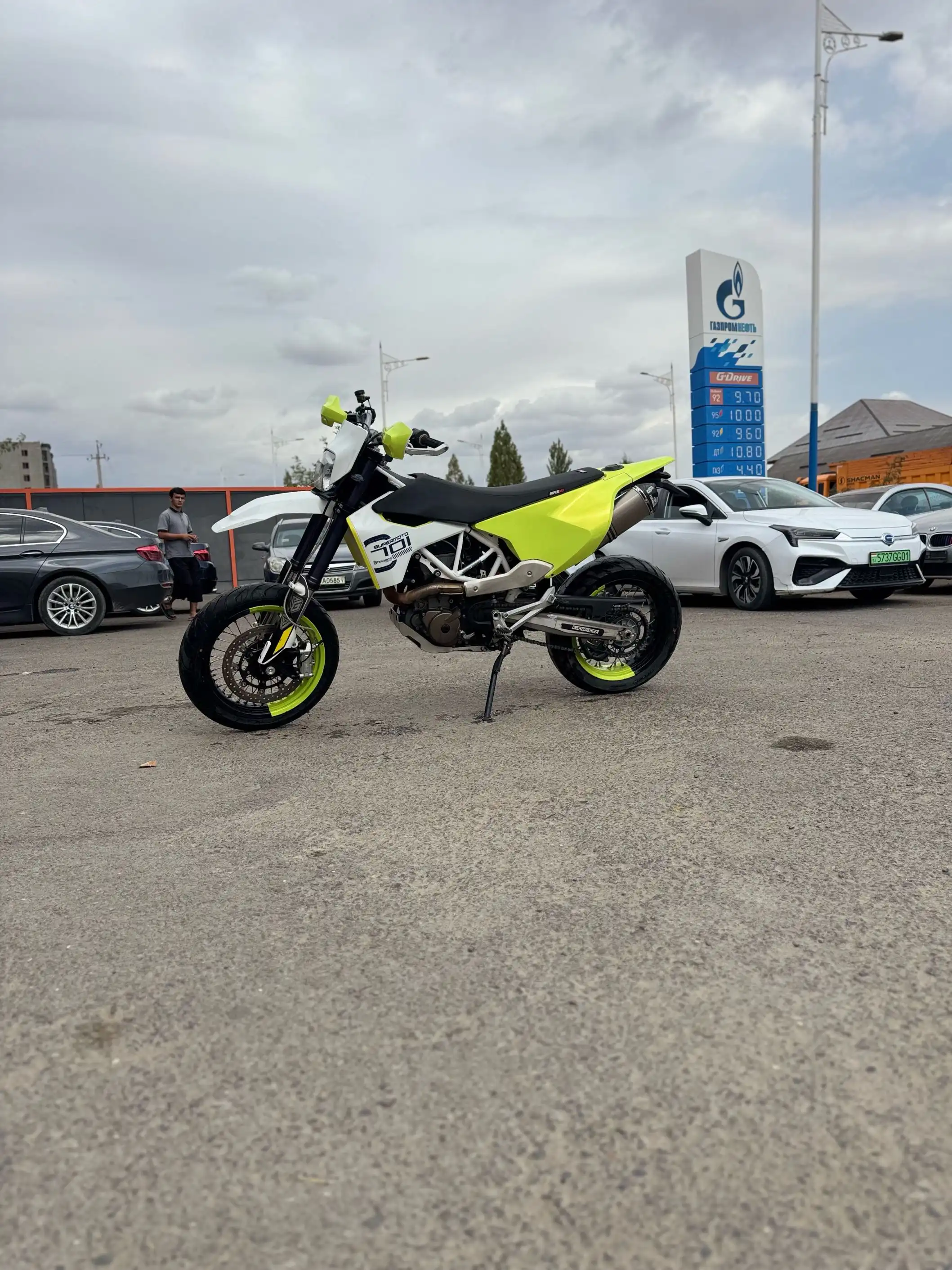 Huskvarna 701 supermoto 