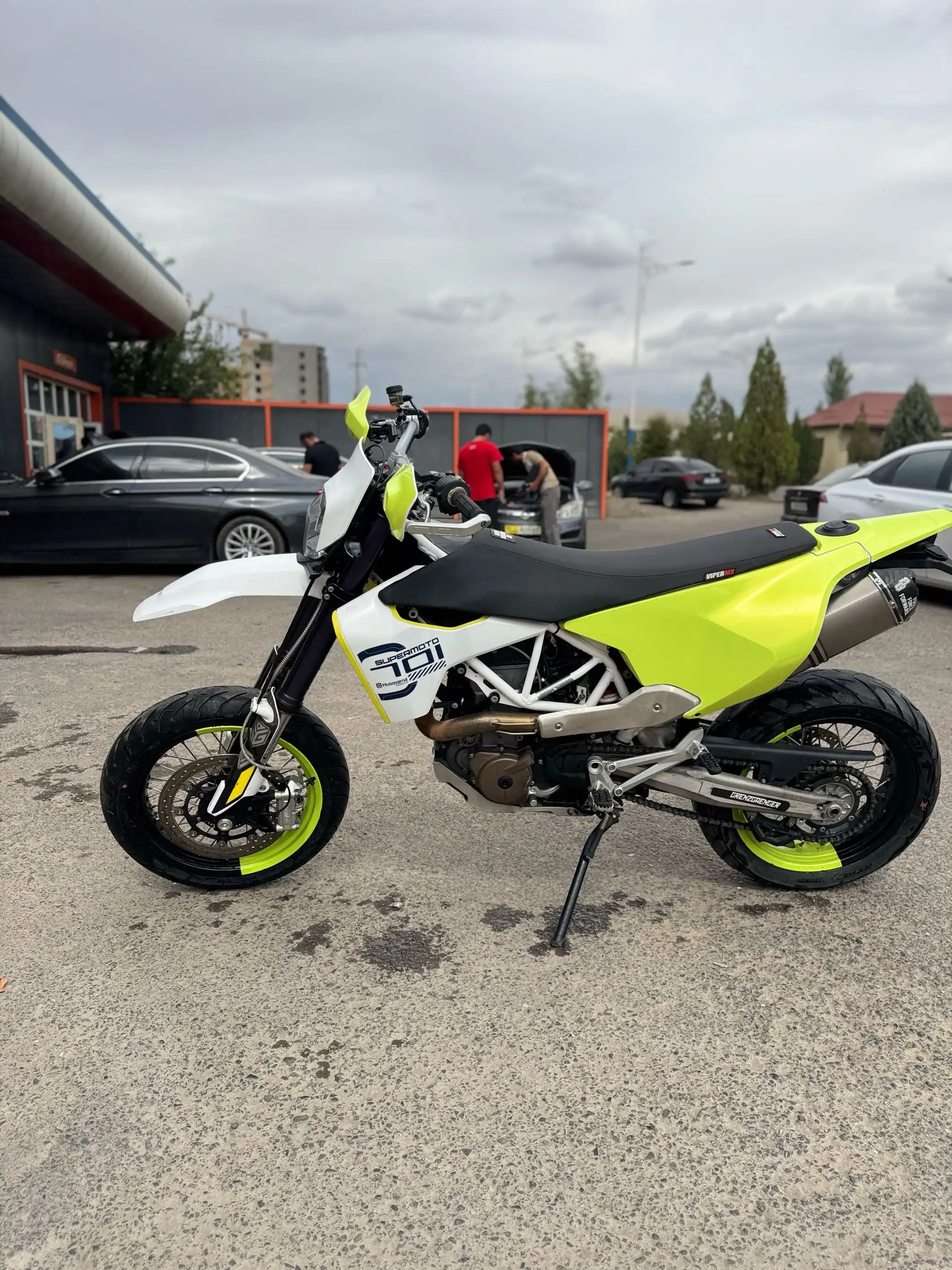 Huskvarna 701 supermoto 