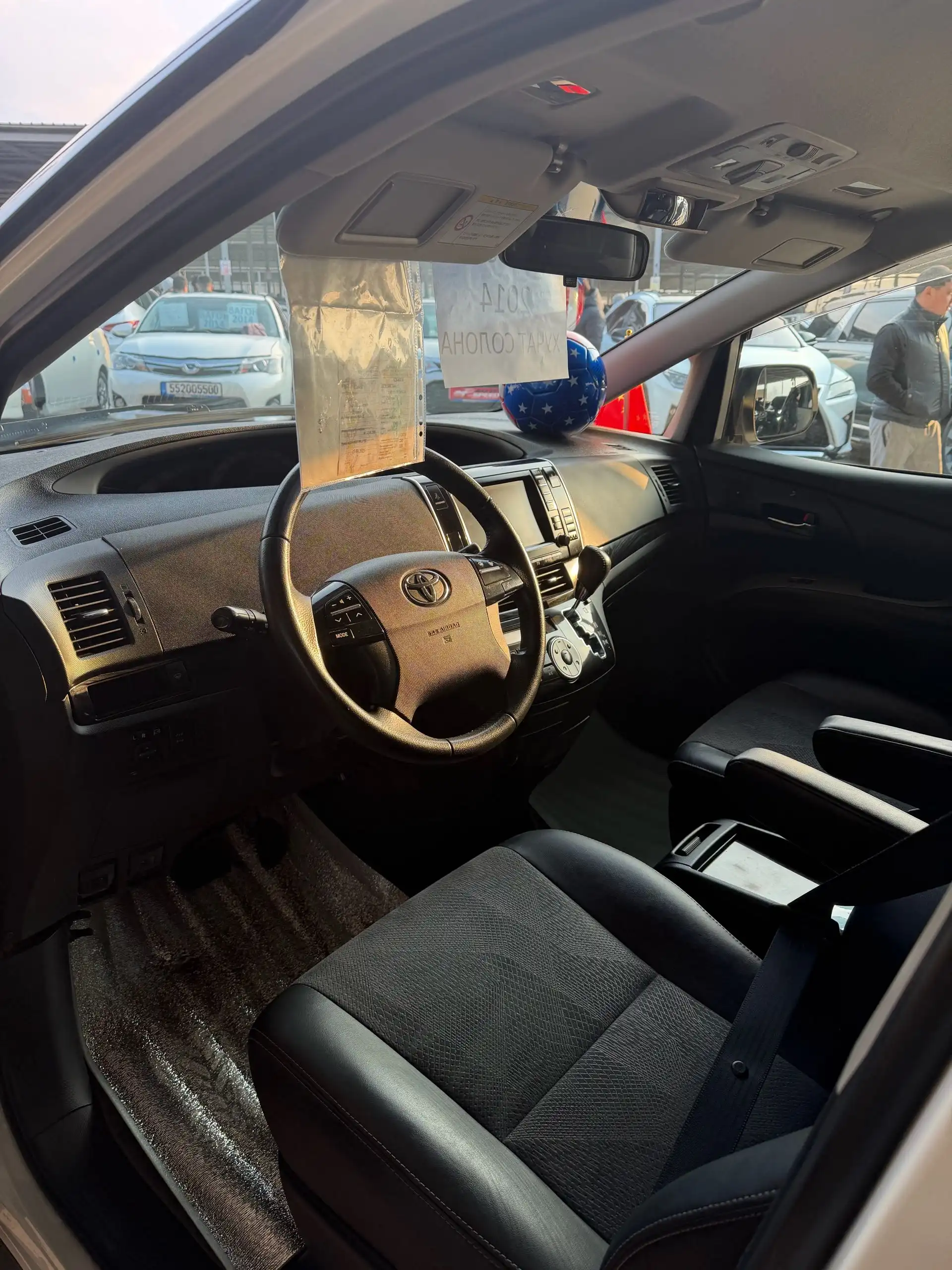 Toyota Estima 2014