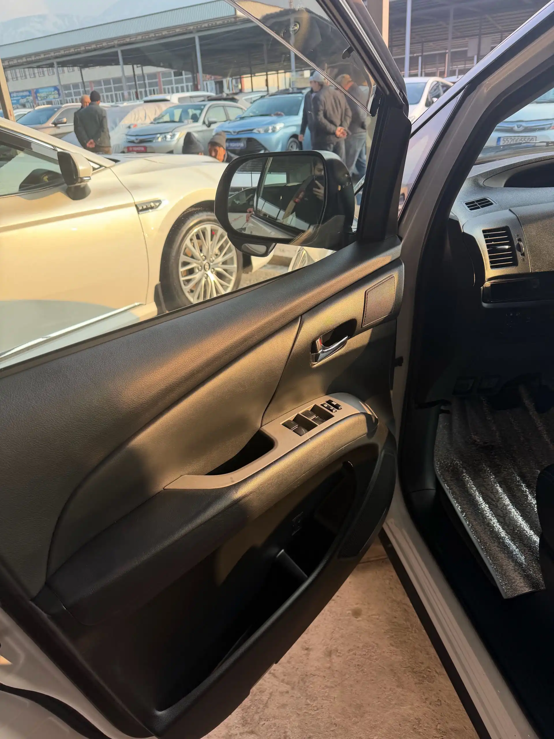 Toyota Estima 2014
