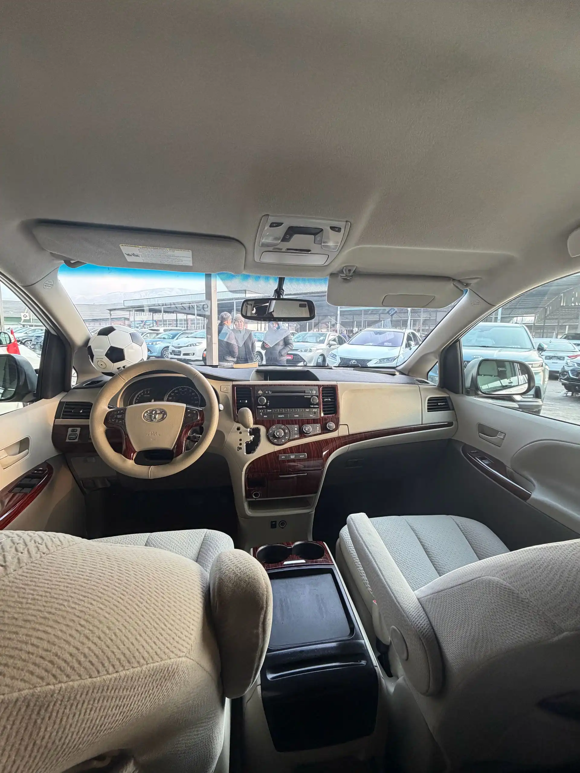 Toyota Sienna 2011