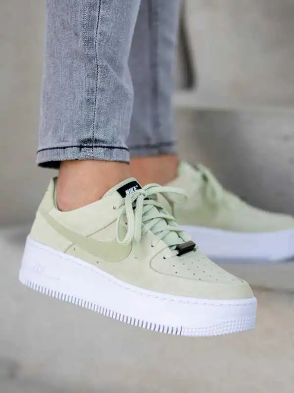 Кроссовки Nike Air Force 1 Sage Low Suede Platform