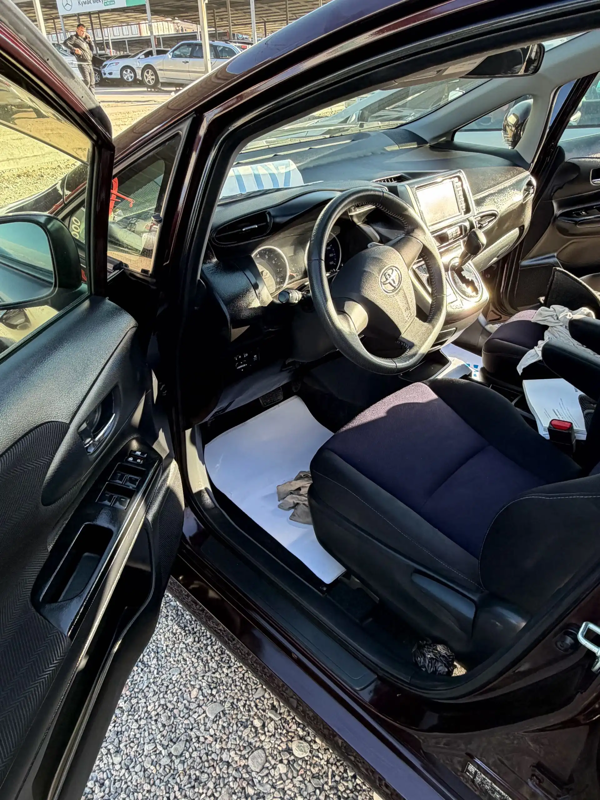 Toyota Vitz 2014
