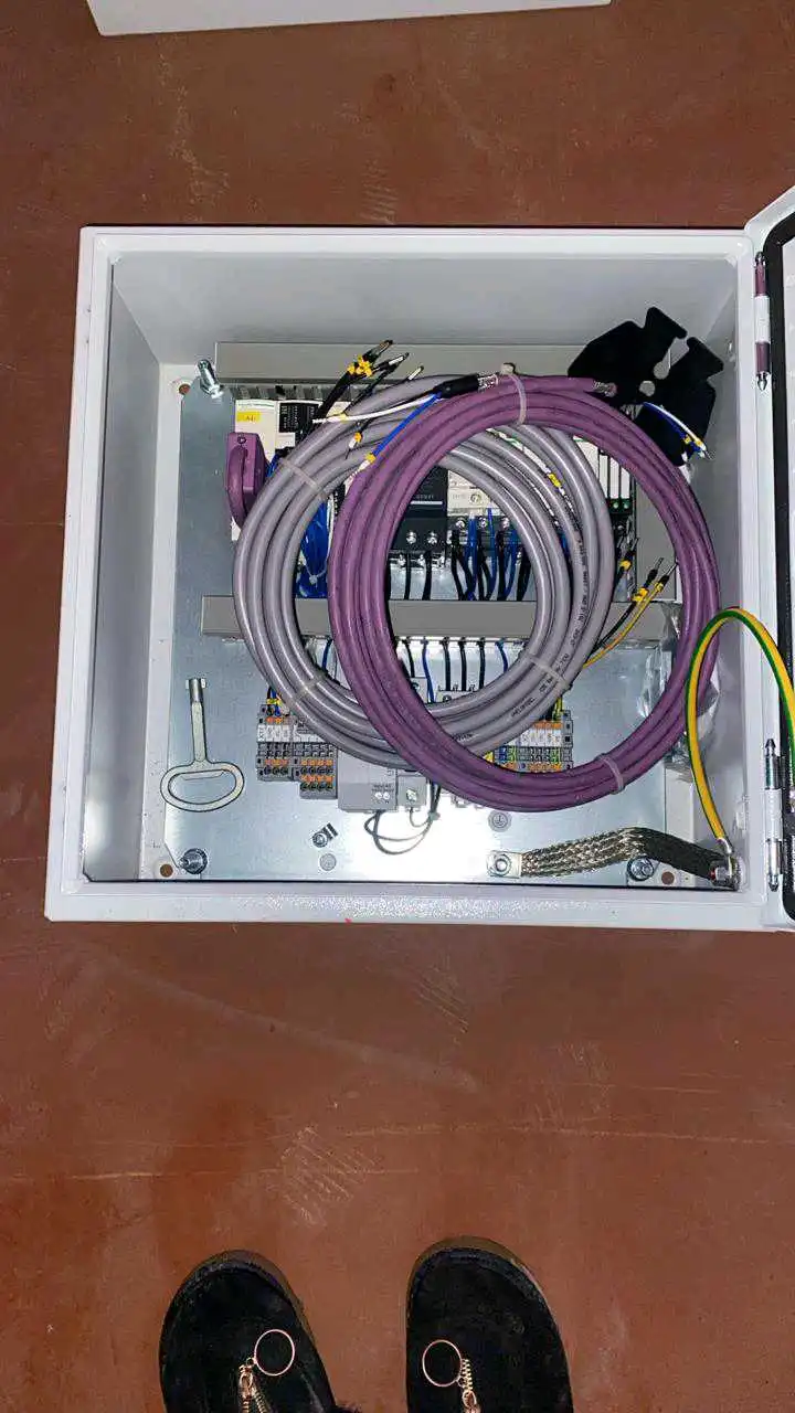 380 v