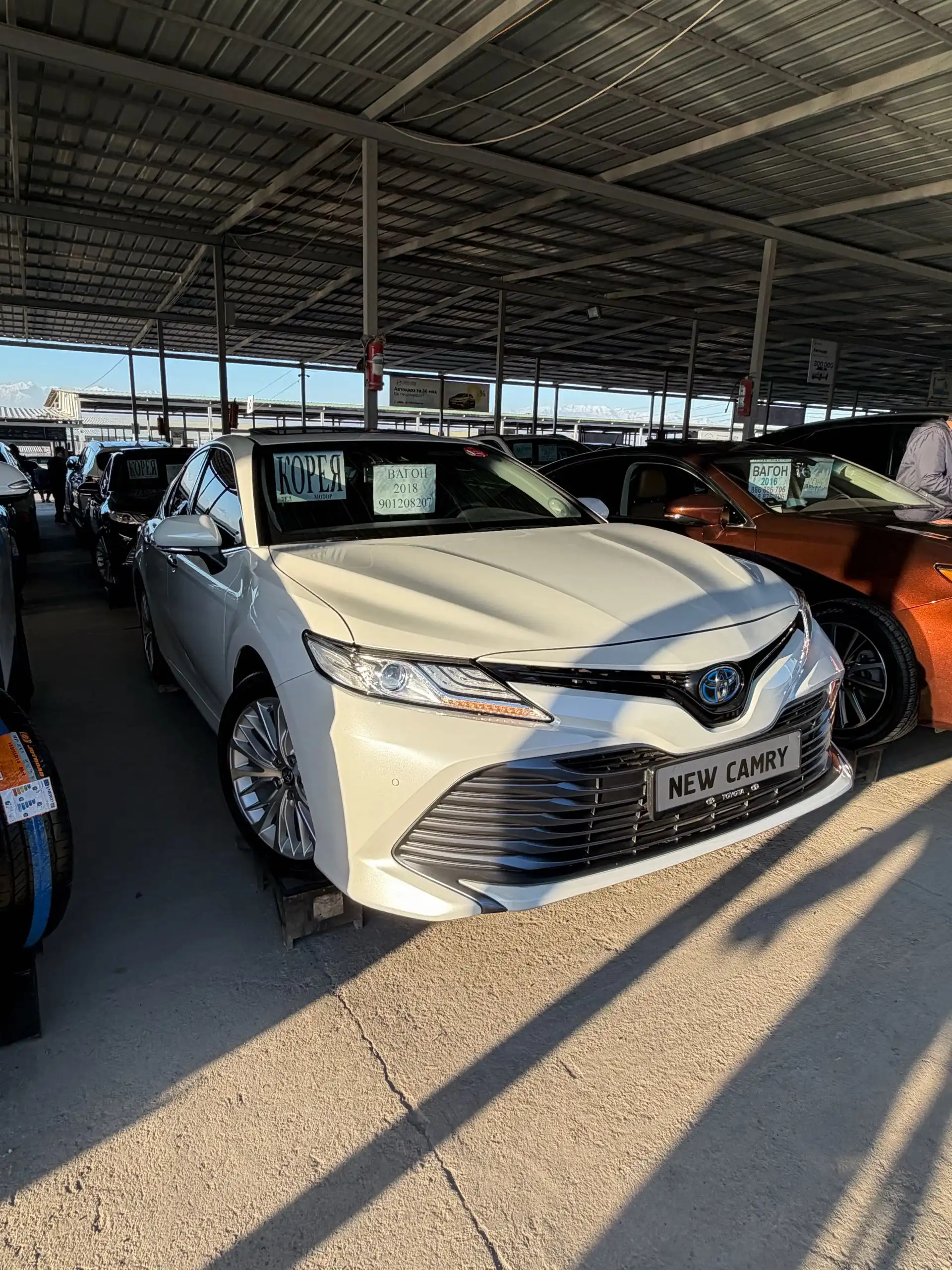 Toyota Camry 2018 — фото 2