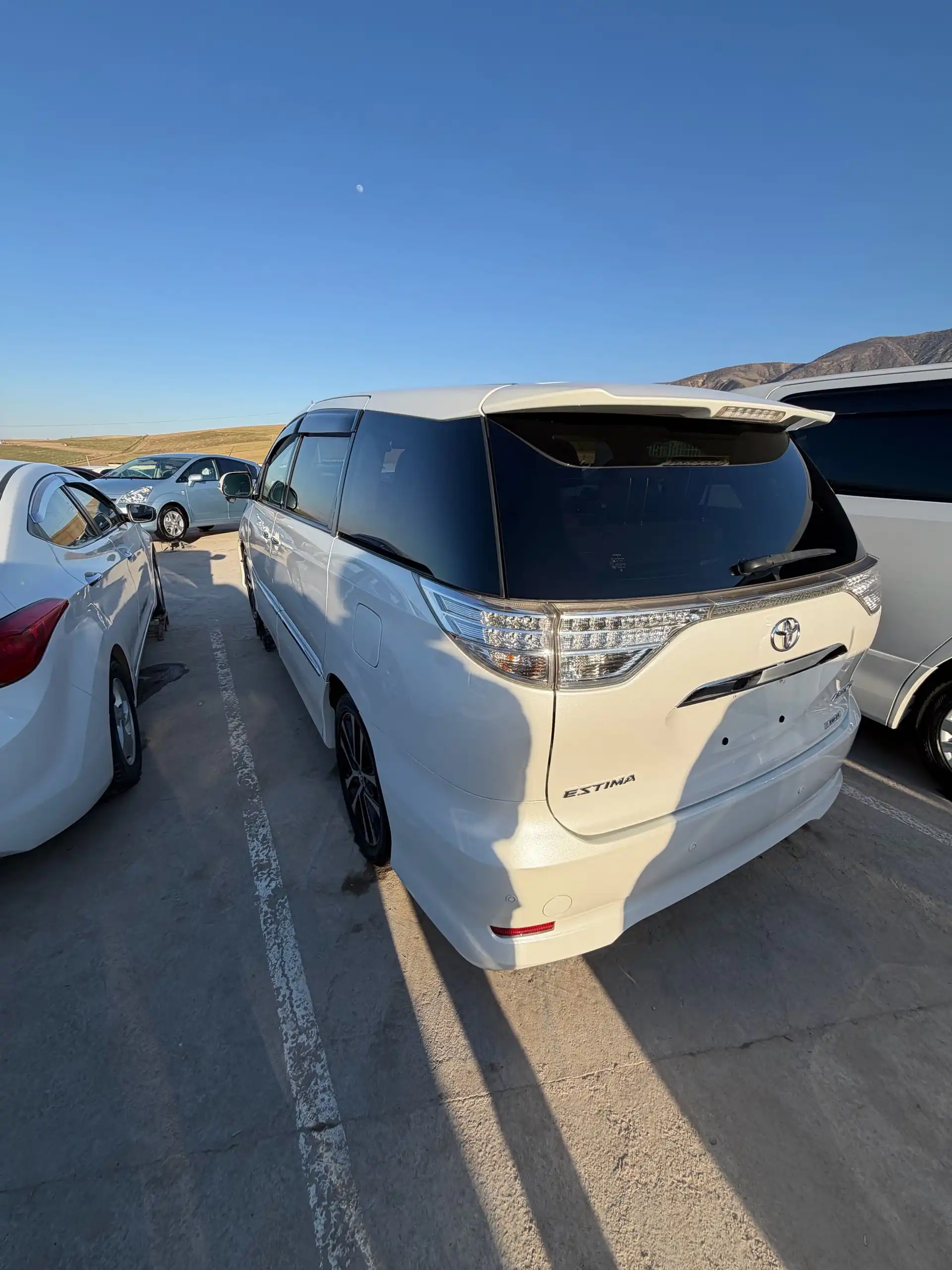 Toyota Estima 2014