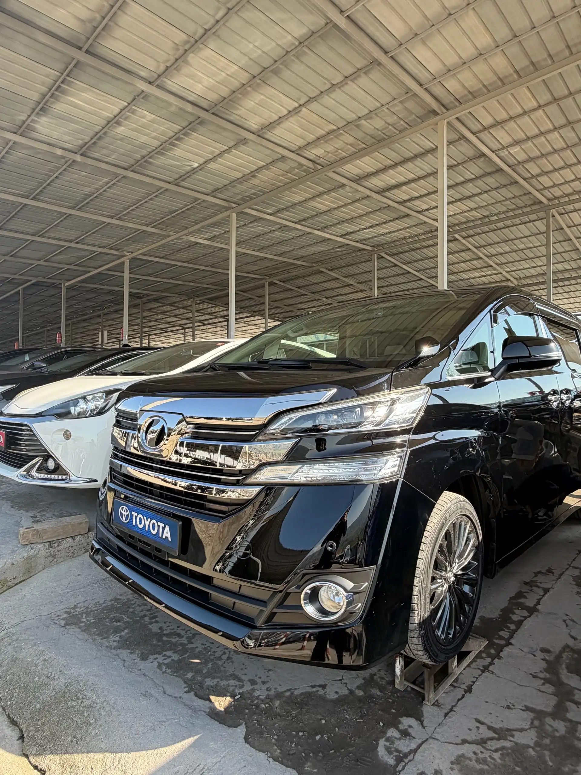 Toyota Vellfire 2016