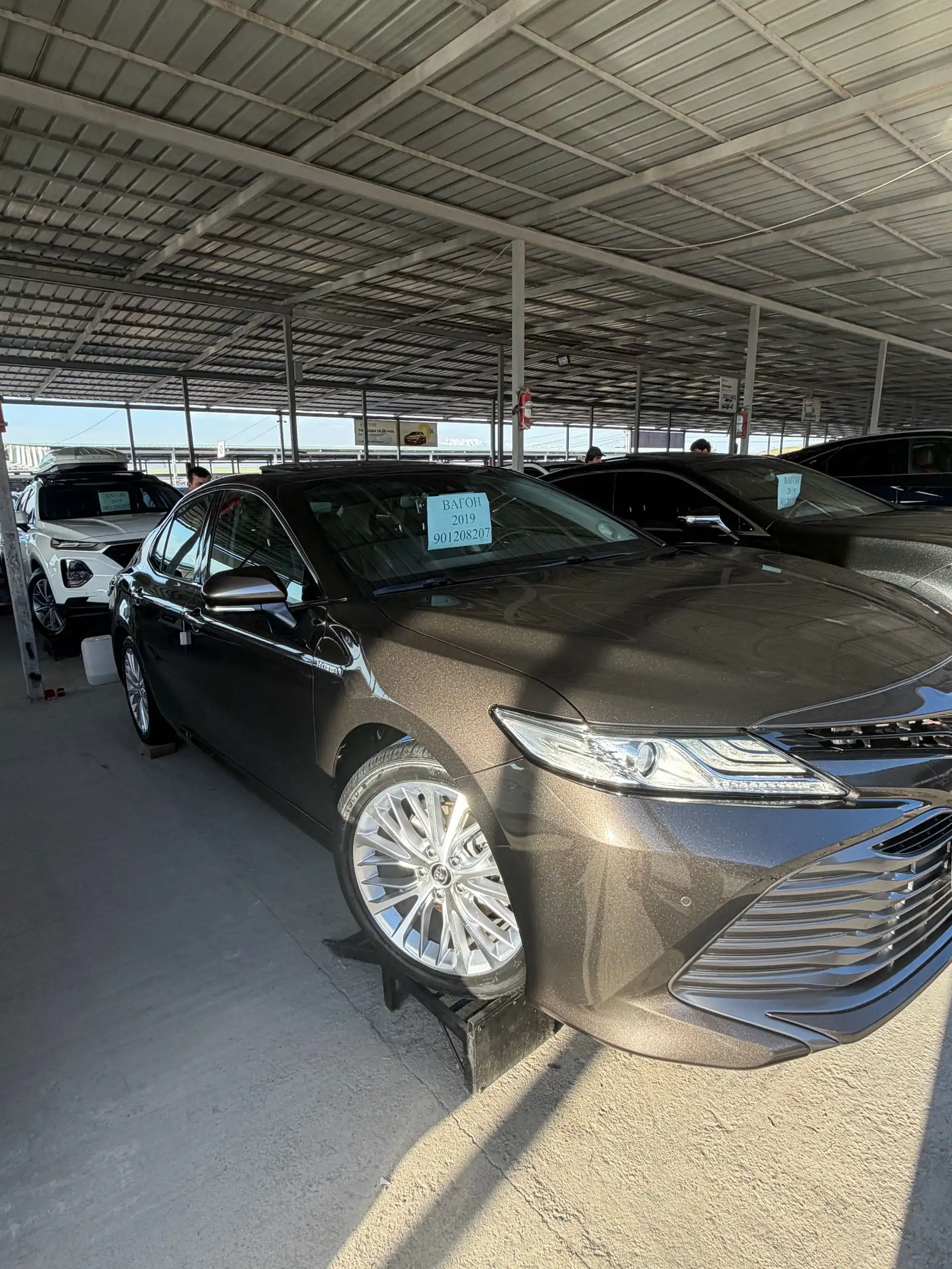Toyota Camry 2018 — фото 2