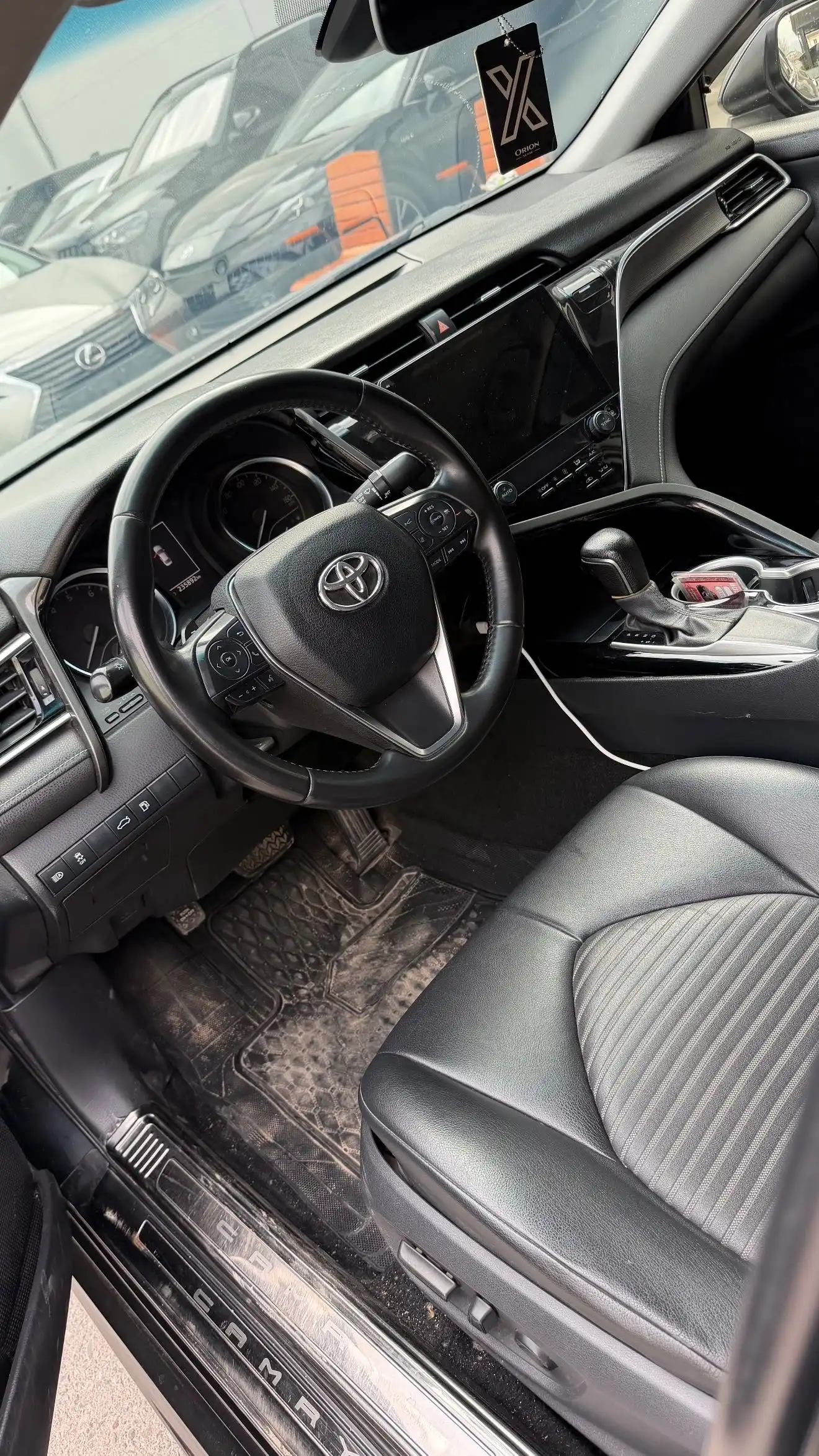 Toyota Camry 2018 — фото 5