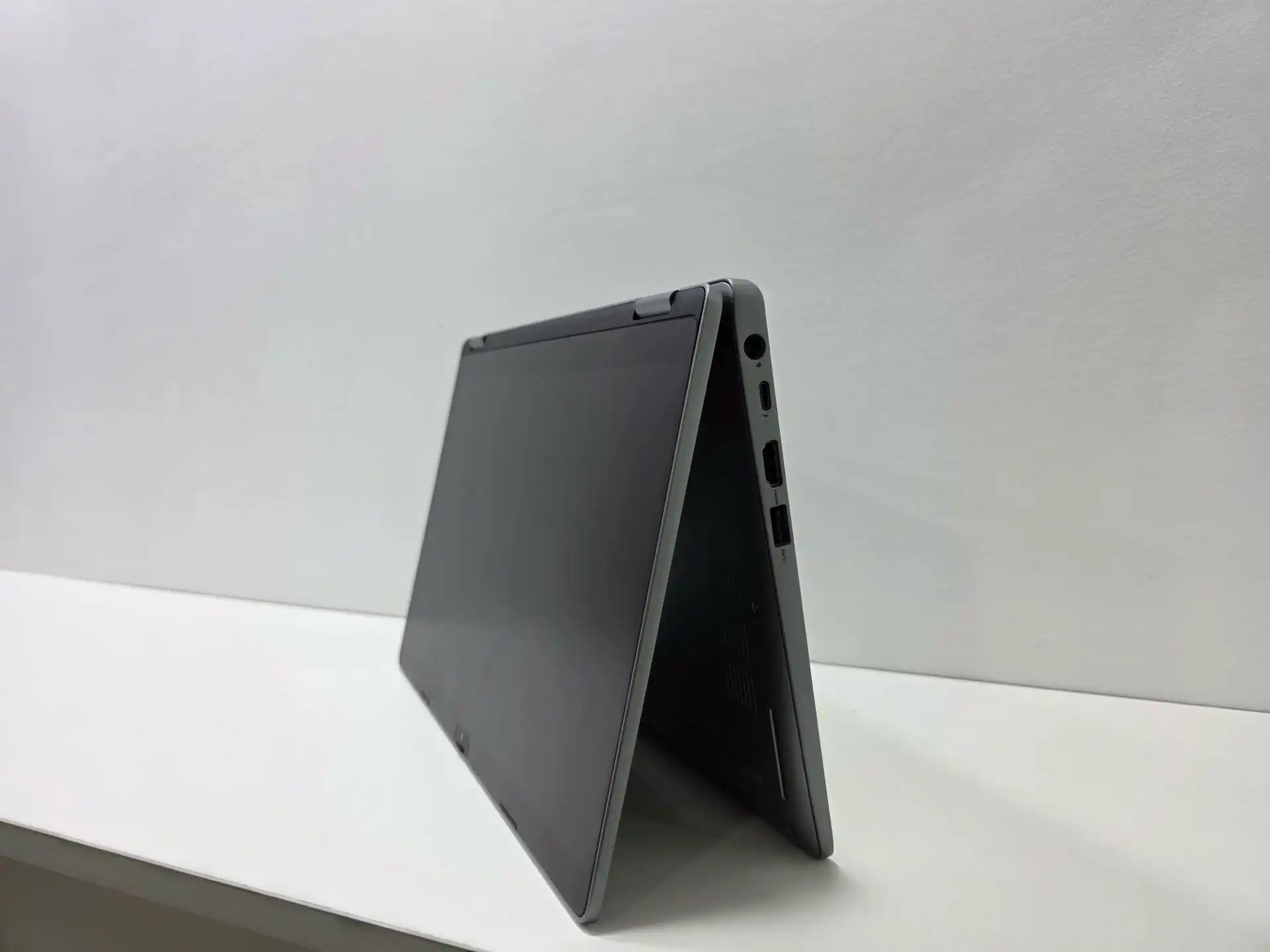 Сенсорный X360 DEL Intel Core i5-10310U / 8GB /256