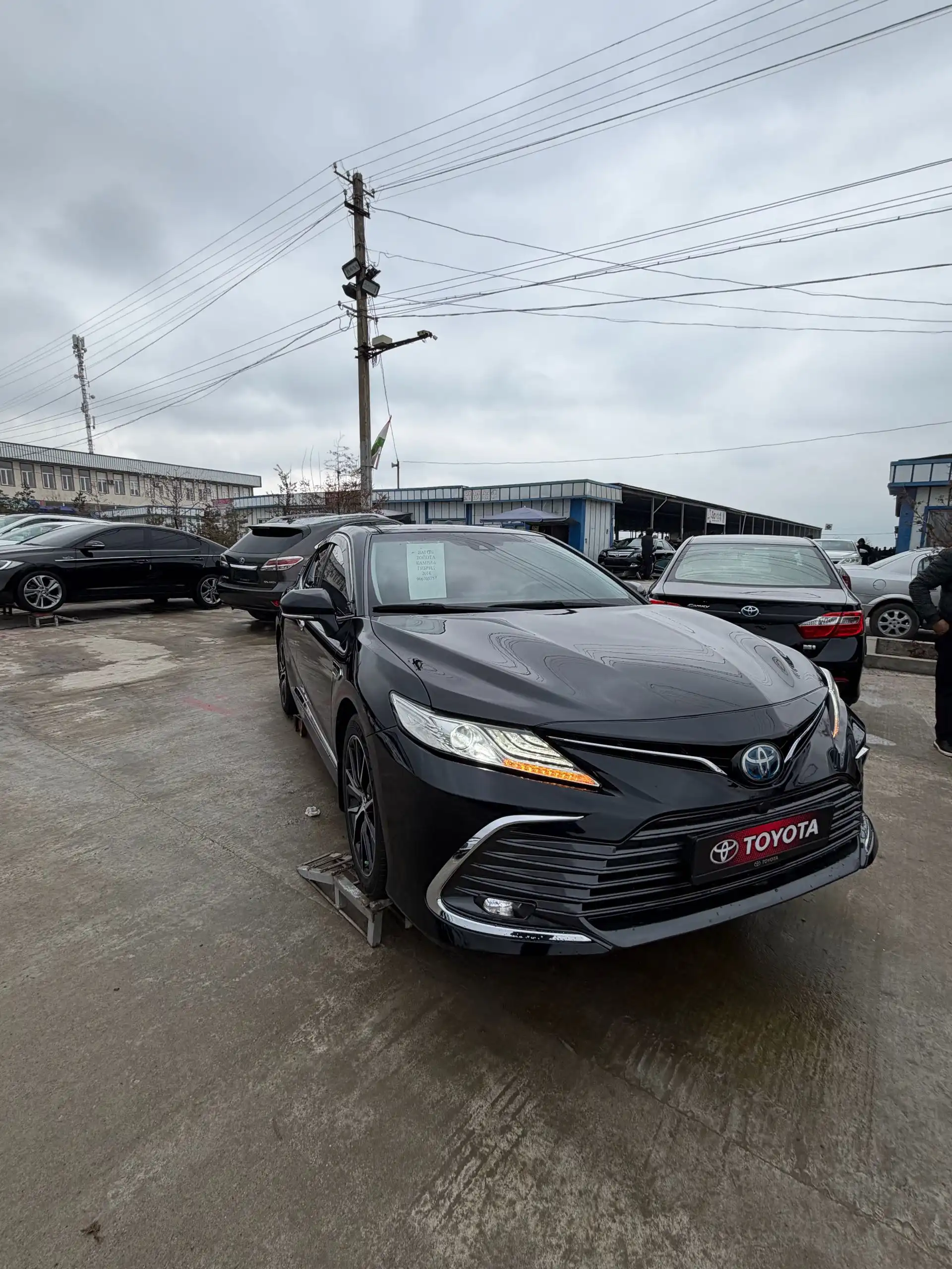 Toyota Camry 2018 — фото 2