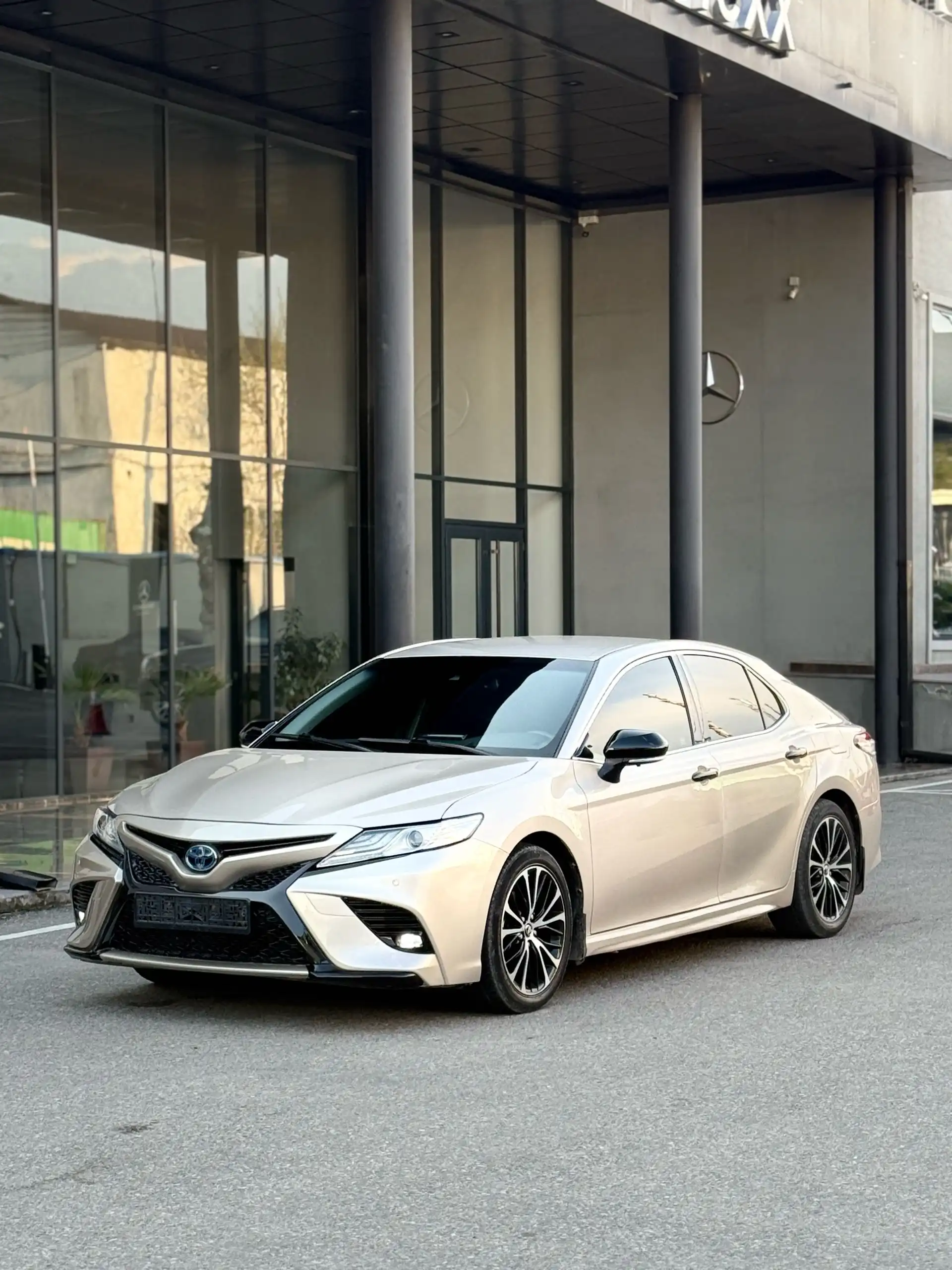 Toyota Camry 2019 — фото 2