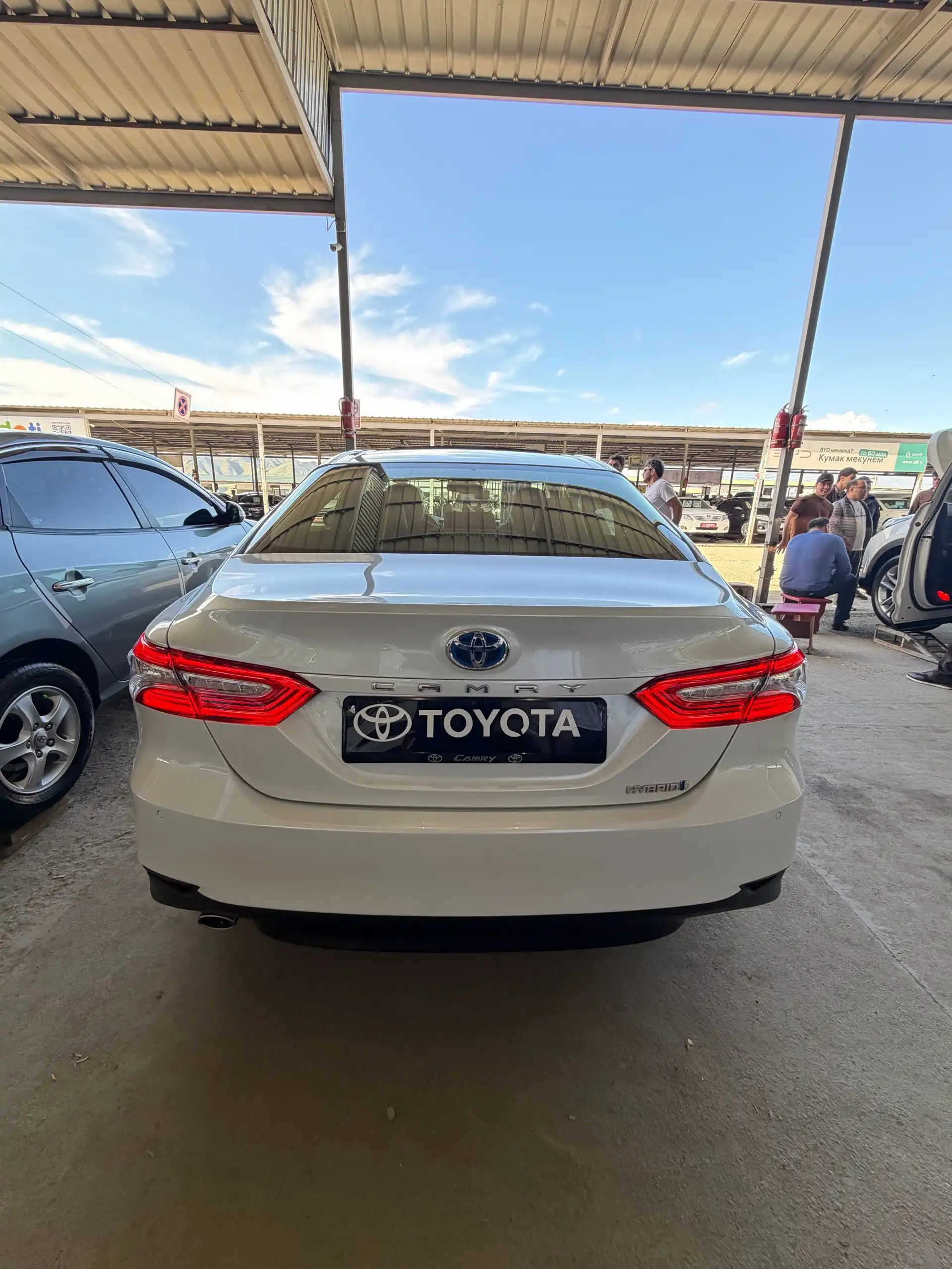Toyota Camry 2018 — фото 2