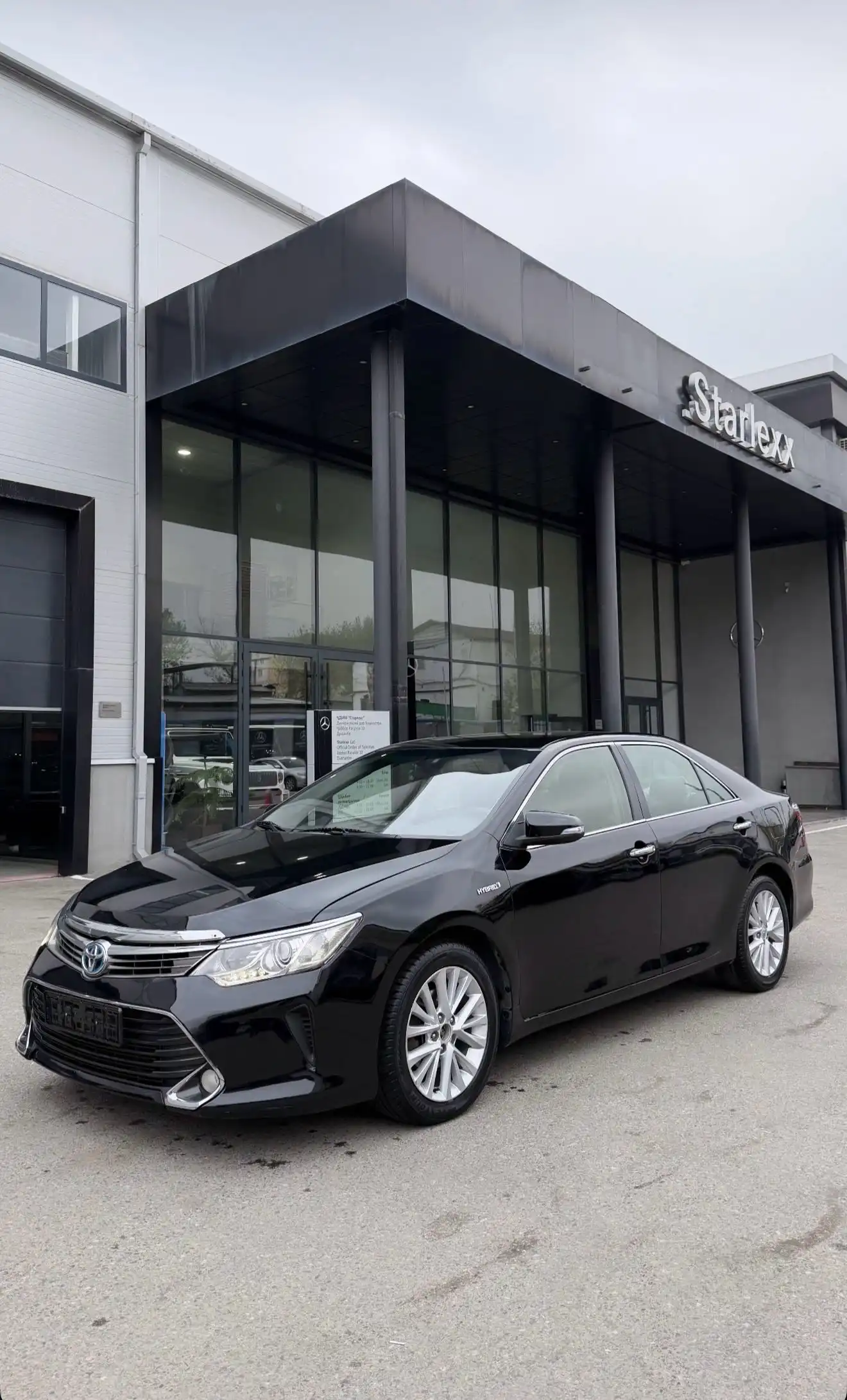 Toyota Camry 2016 — фото 2