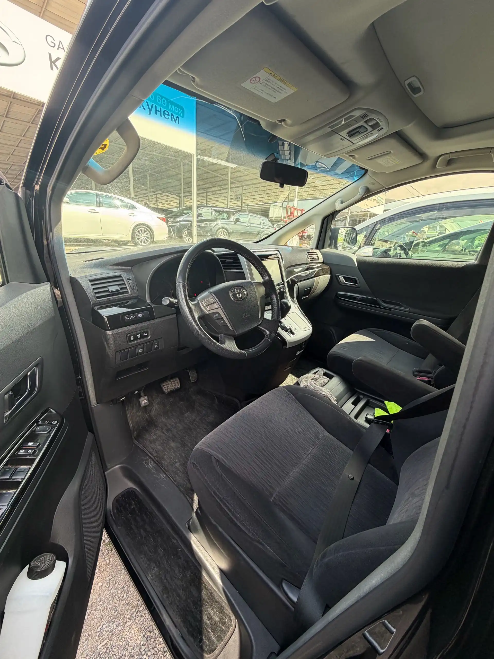 Toyota Vellfire 2014
