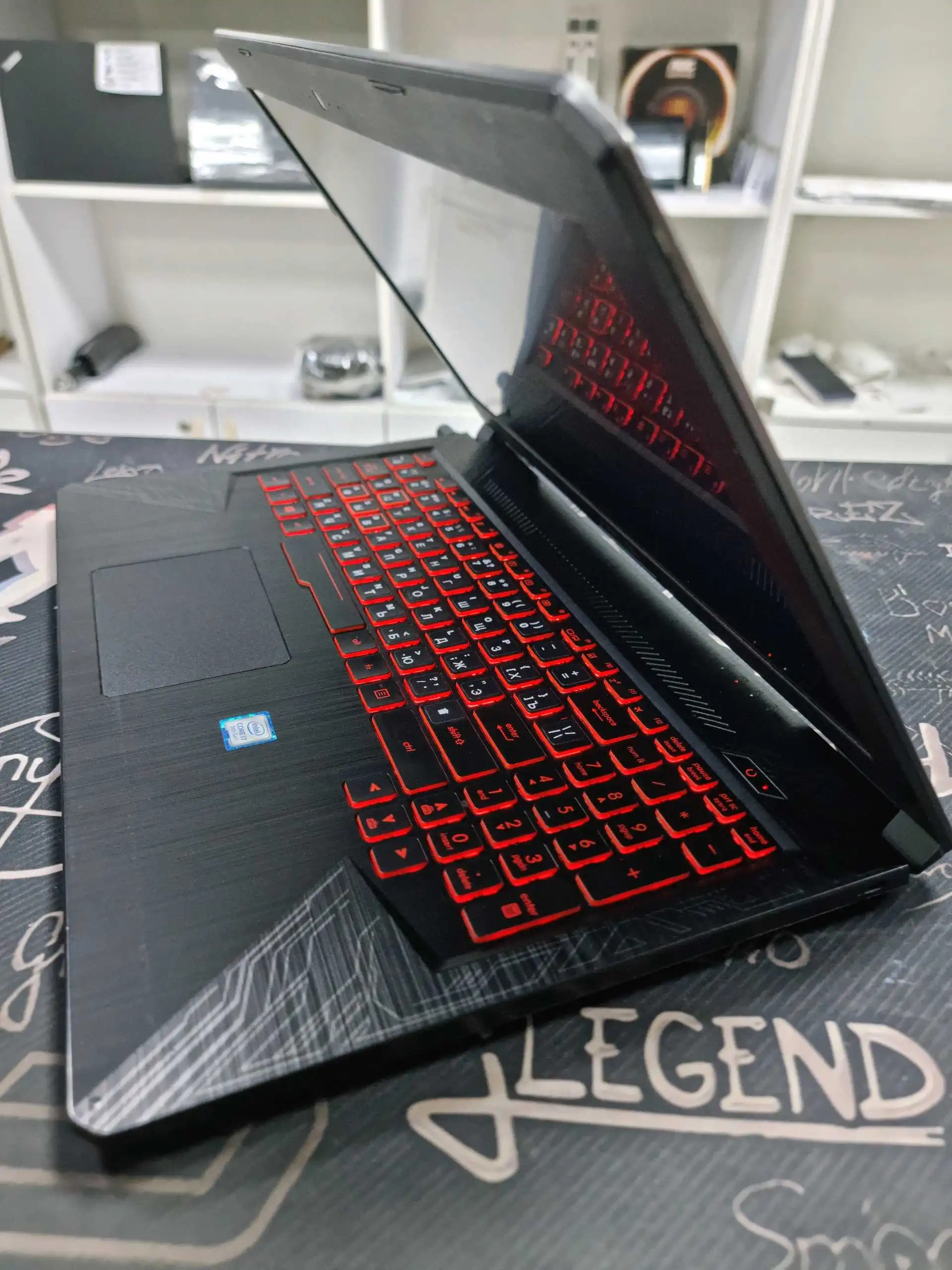  игравой ноутбук asus Core i7 8th ram 16gb ssd 256