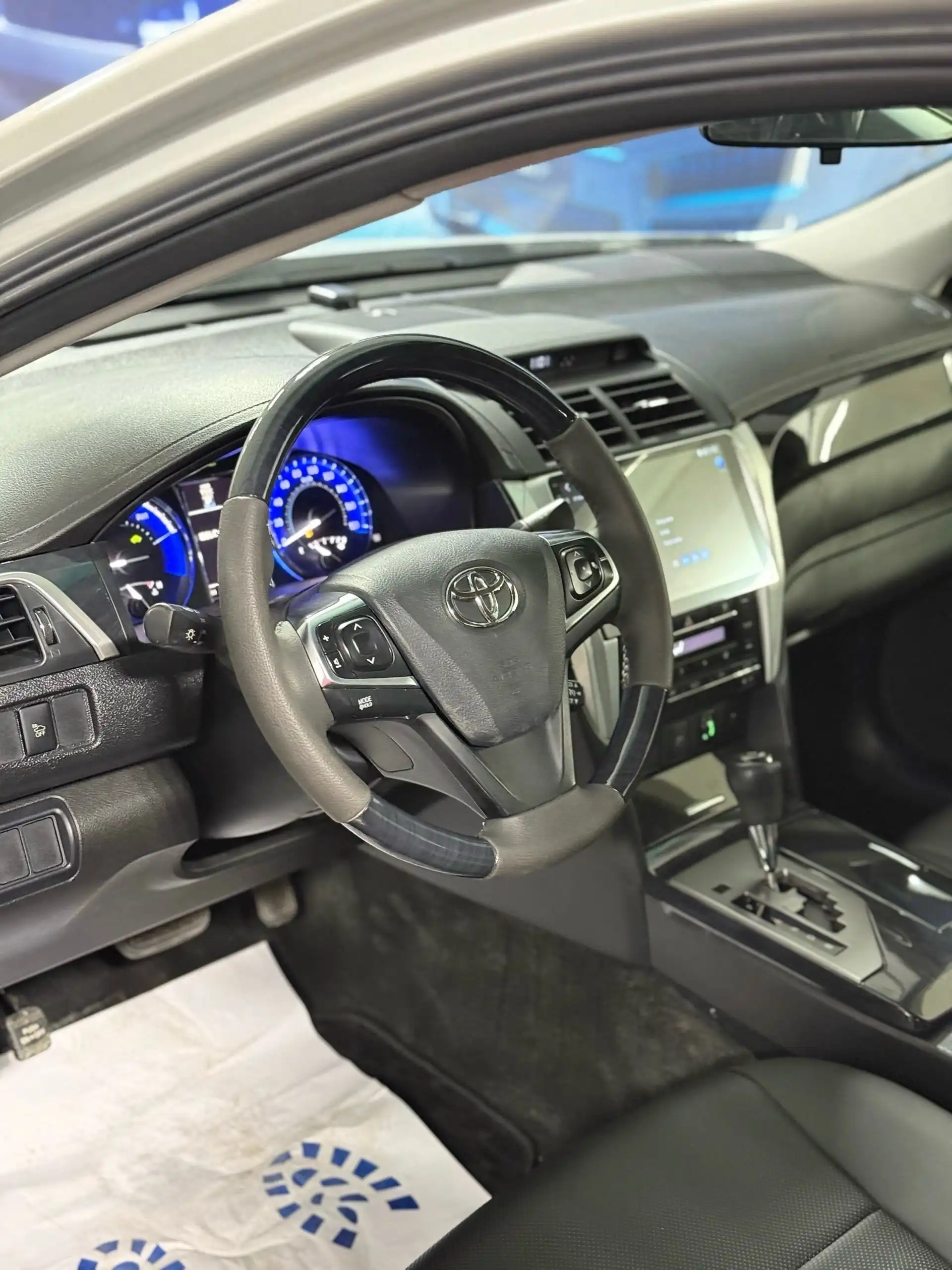 Toyota Camry 2015 — фото 7