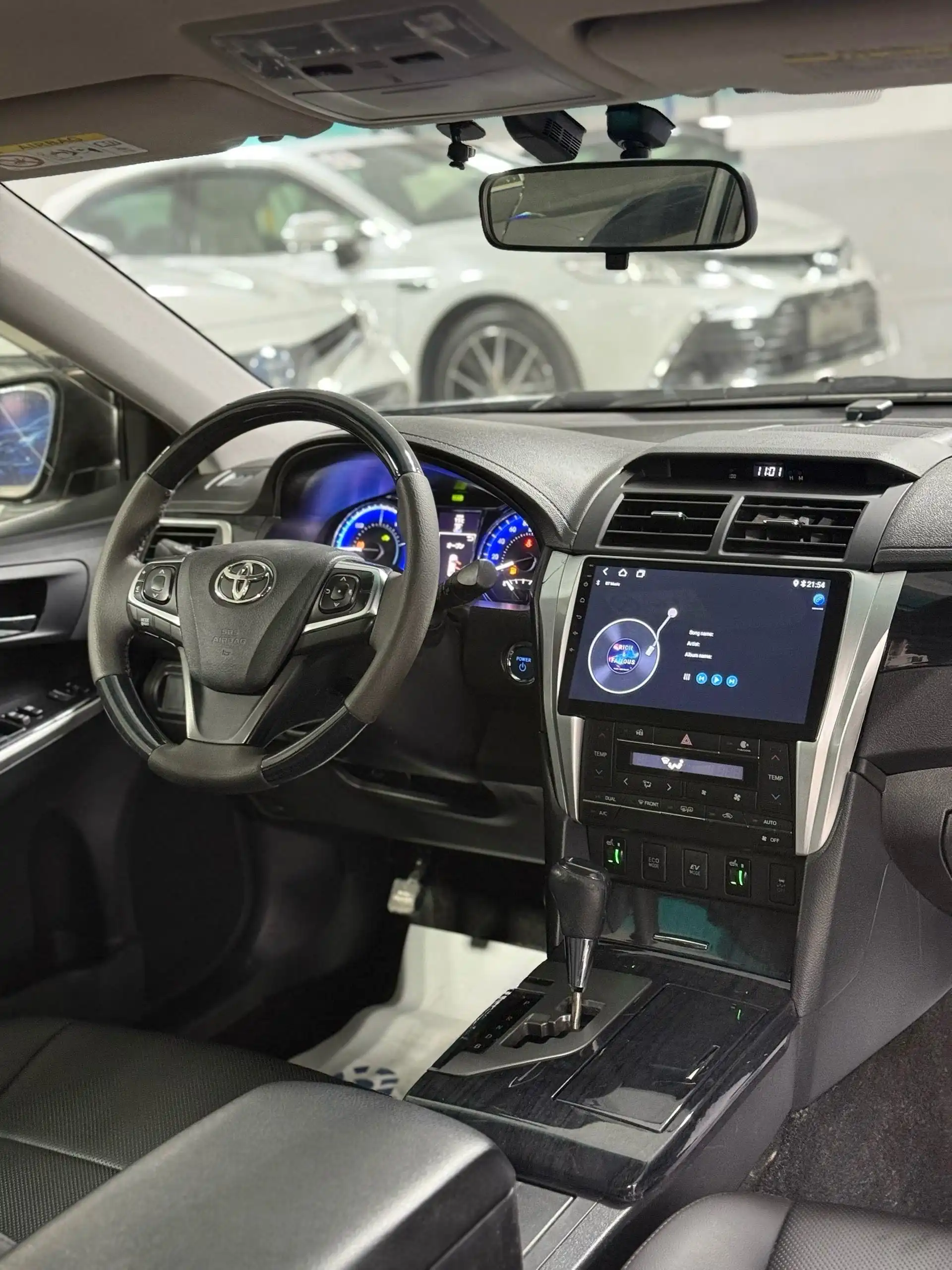Toyota Camry 2015 — фото 8