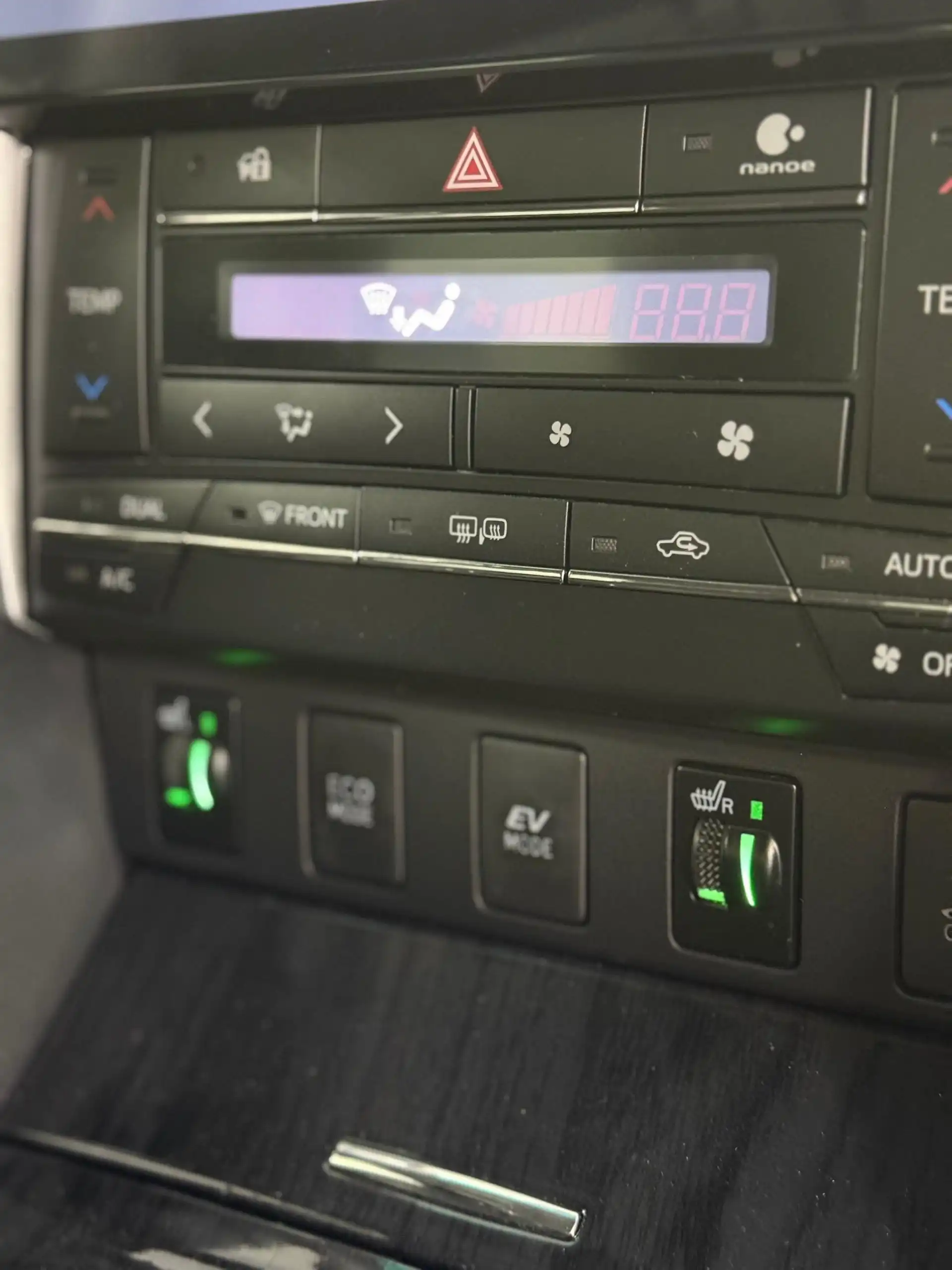 Toyota Camry 2015 — фото 9