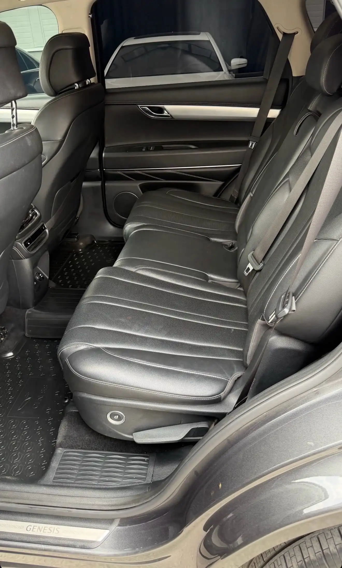 Hyundai Genesis 2022