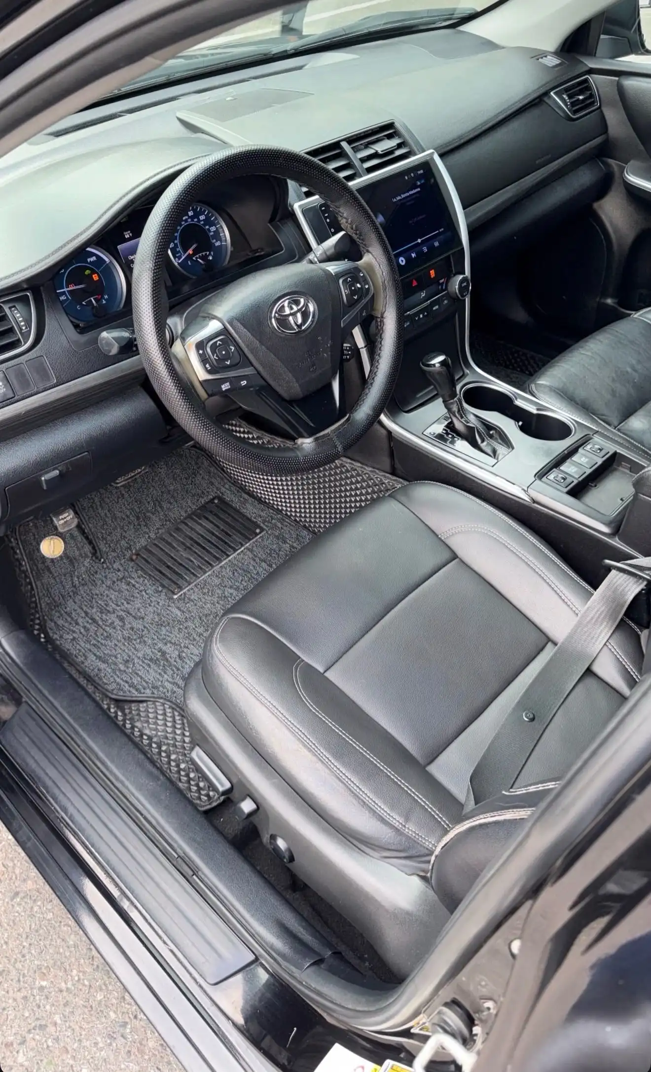 Toyota Camry 2015 — фото 5