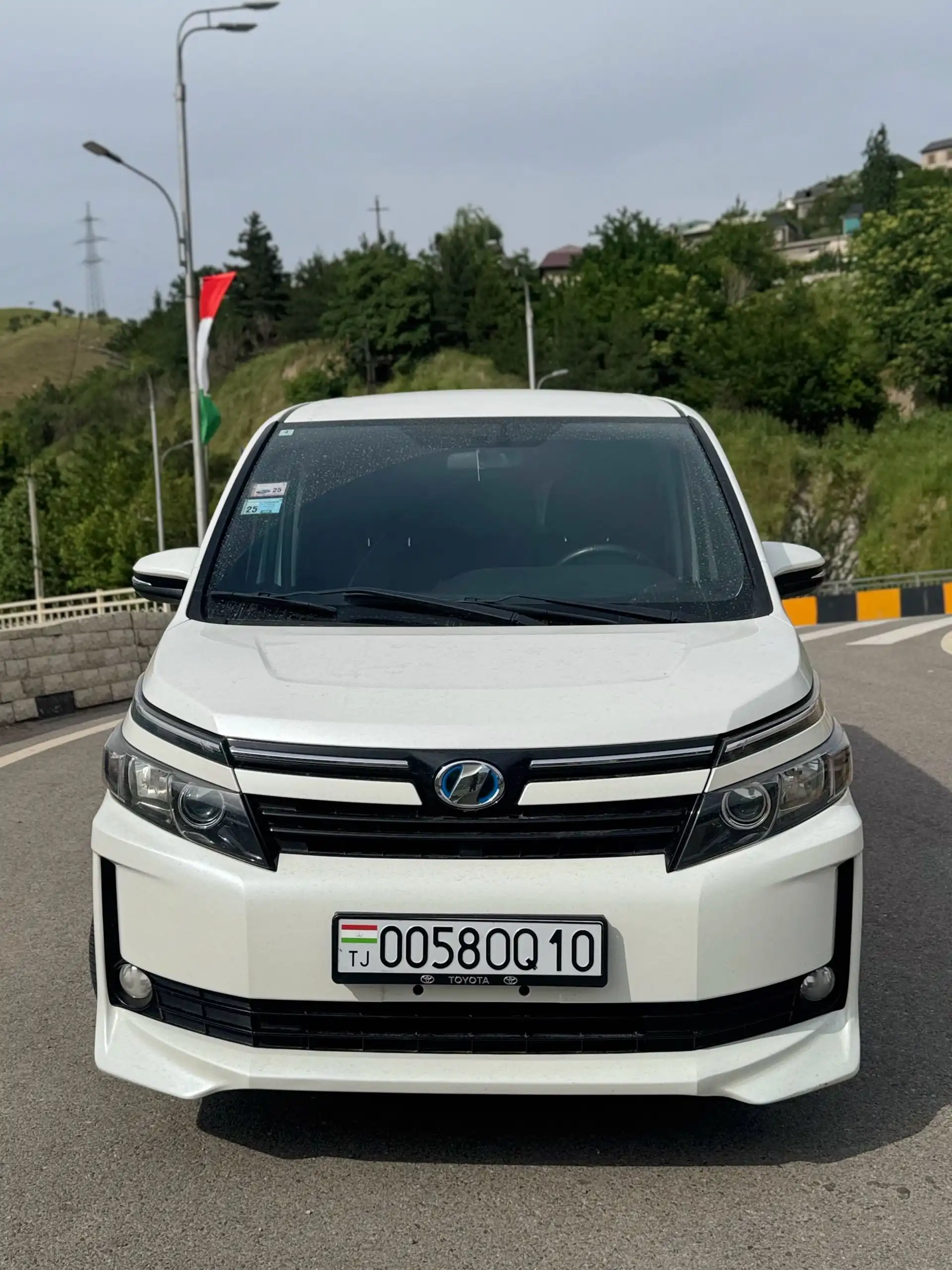 Toyota Voxy 2015