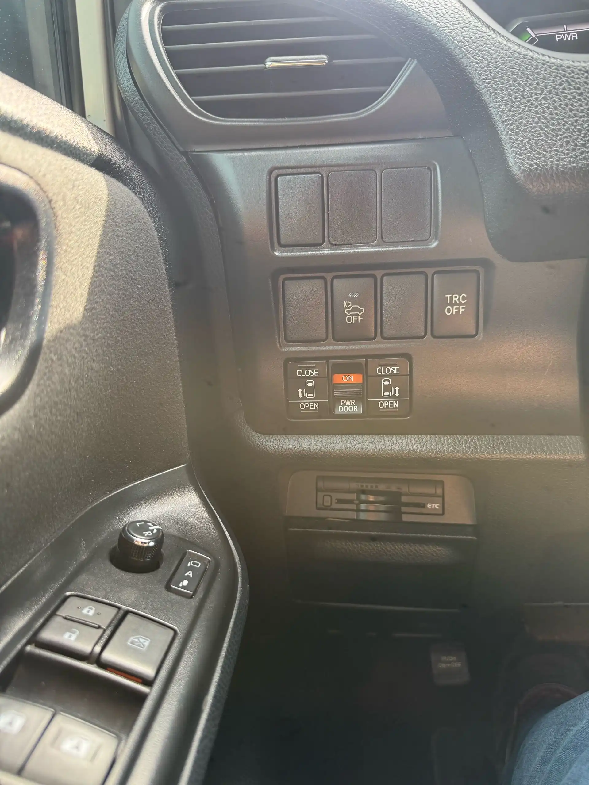 Toyota Voxy 2015