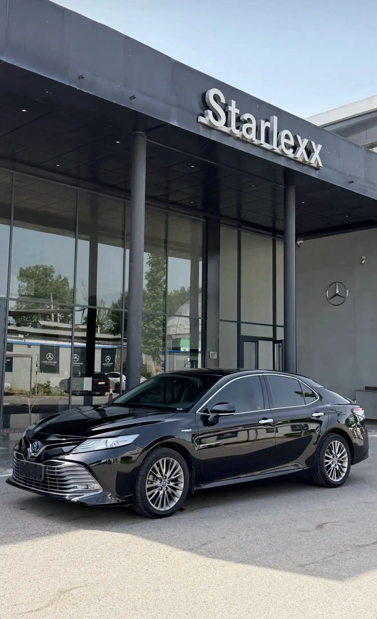 Toyota Camry 2018 — фото 2