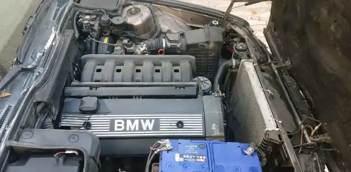 BMW M5 1990