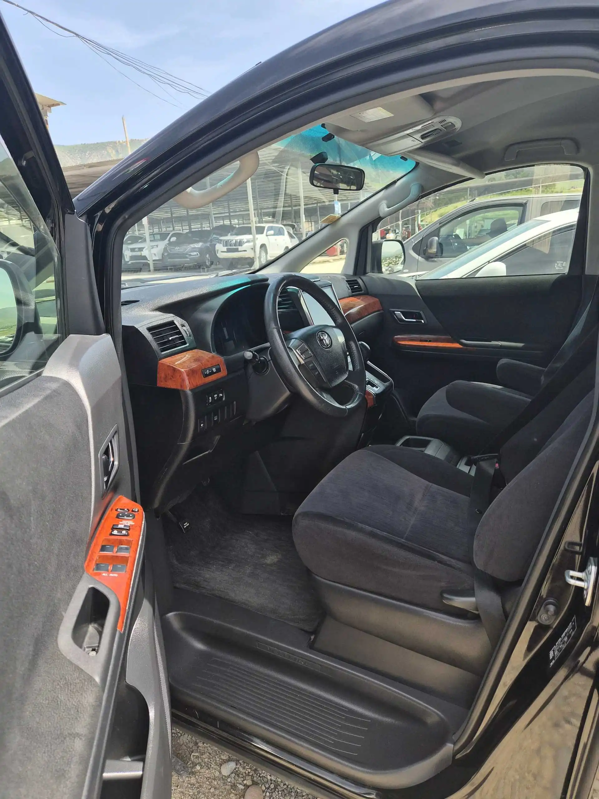 Toyota Vellfire 2014