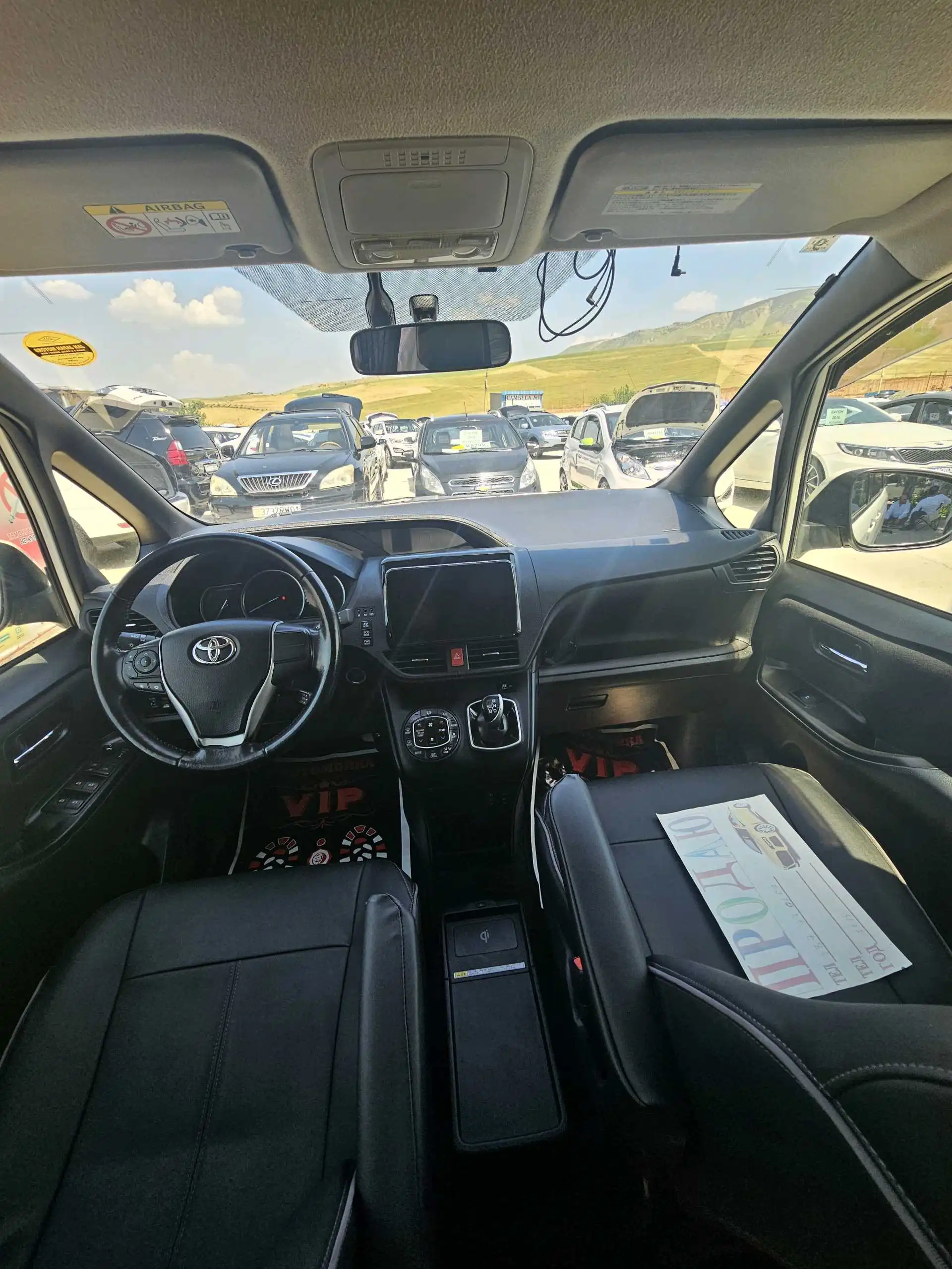 Toyota Voxy 2014