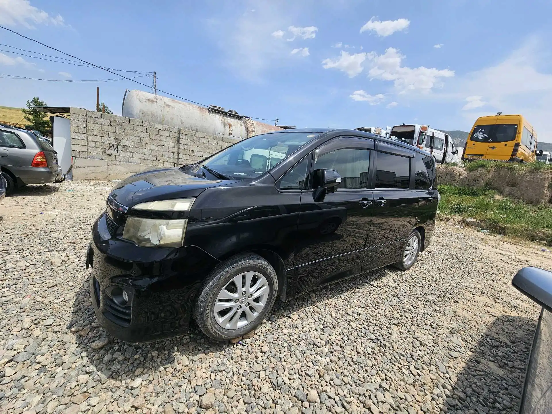 Toyota Voxy 2011